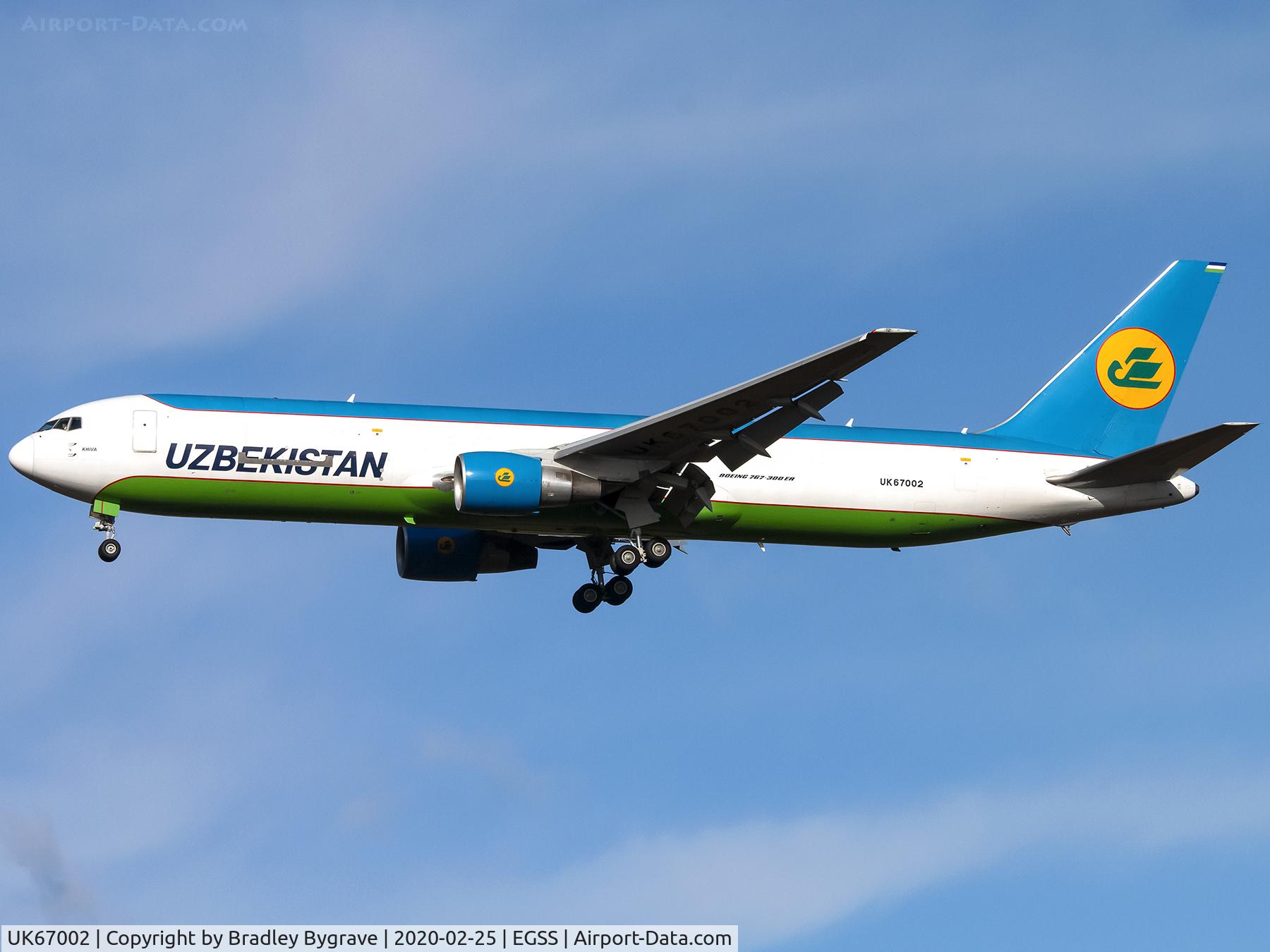 UK67002, 1997 Boeing 767-33P/ER C/N 28392, Landing