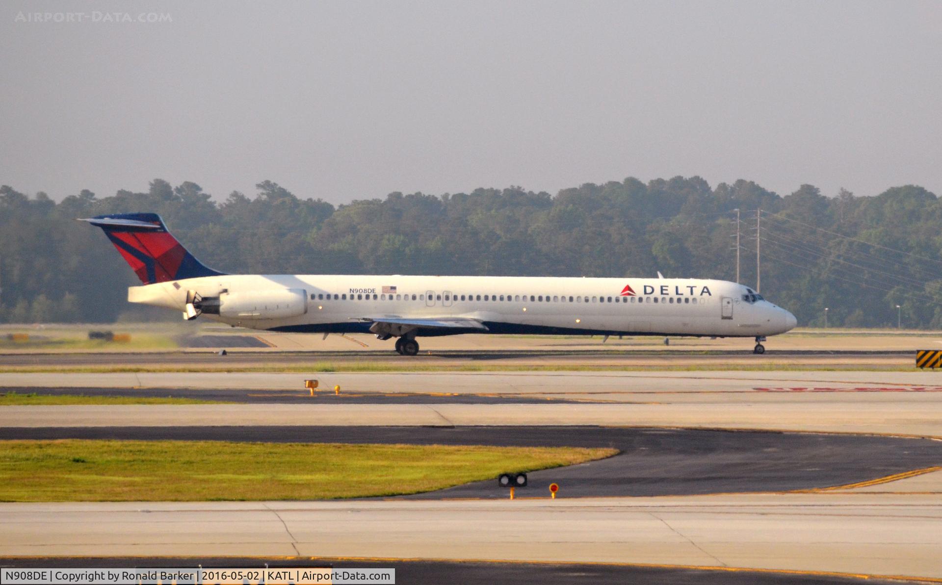 N908DE, 1992 McDonnell Douglas MD-88 C/N 53417, Landing Atlanta