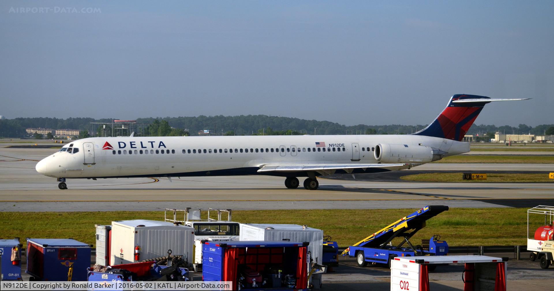 N912DE, 1992 McDonnell Douglas MD-88 C/N 49997, Taxi Atlanta