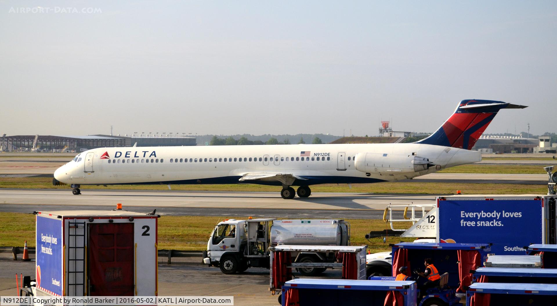 N912DE, 1992 McDonnell Douglas MD-88 C/N 49997, Taxi to takeoff Atlanta