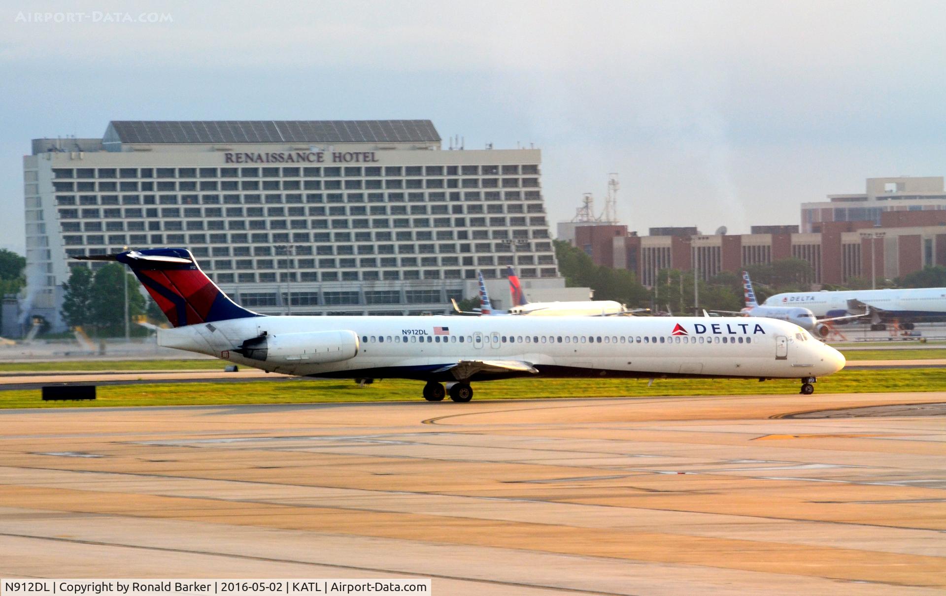 N912DL, 1987 McDonnell Douglas MD-88 C/N 49543, Taxi Atlanta
