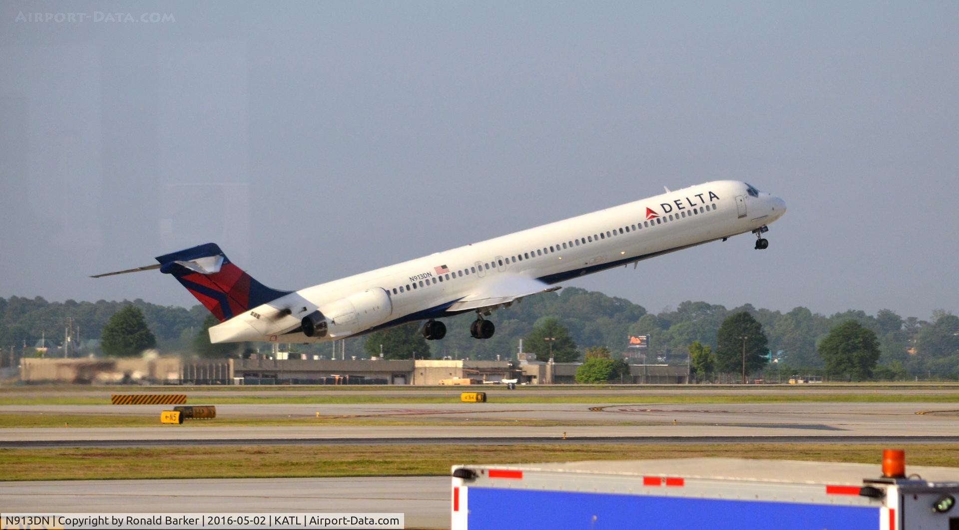N913DN, 1996 McDonnell Douglas MD-90-30 C/N 53393, Takeoff Atlanta