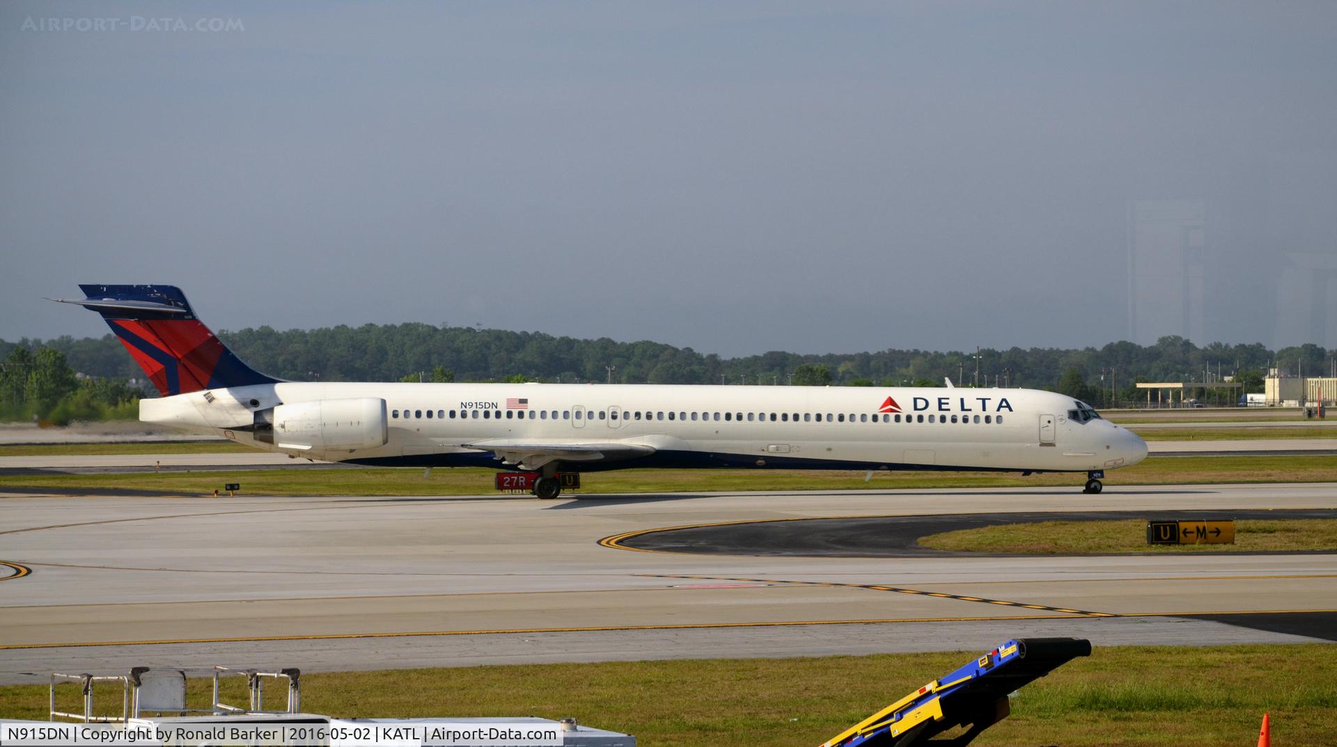 N915DN, 1996 McDonnell Douglas MD-90-30 C/N 53395, Taxi Atlanta