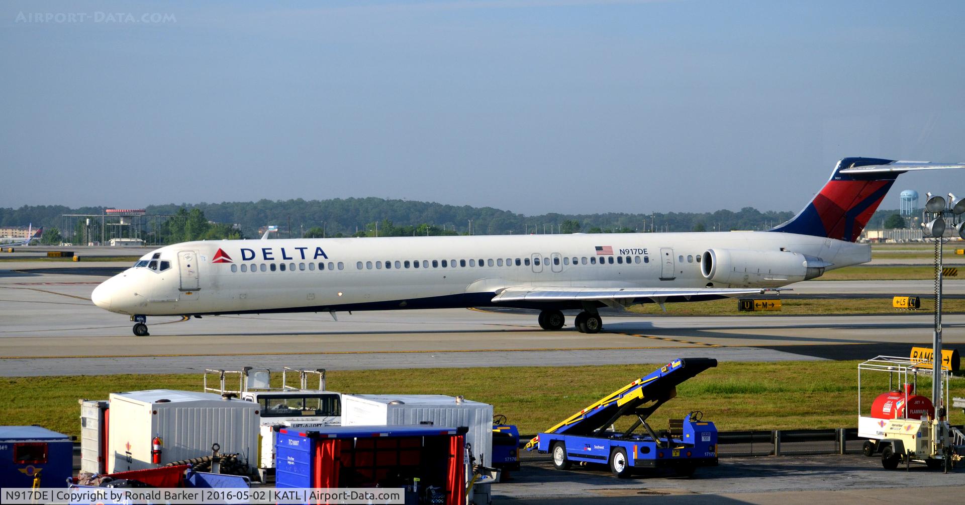 N917DE, 1993 McDonnell Douglas MD-88 C/N 49958, Taxi Atlanta