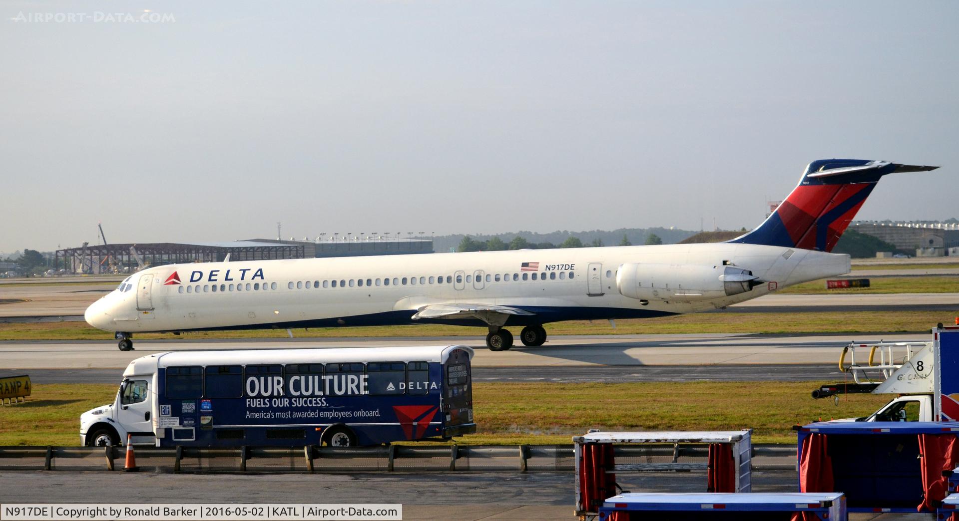 N917DE, 1993 McDonnell Douglas MD-88 C/N 49958, Taxi Atlanta