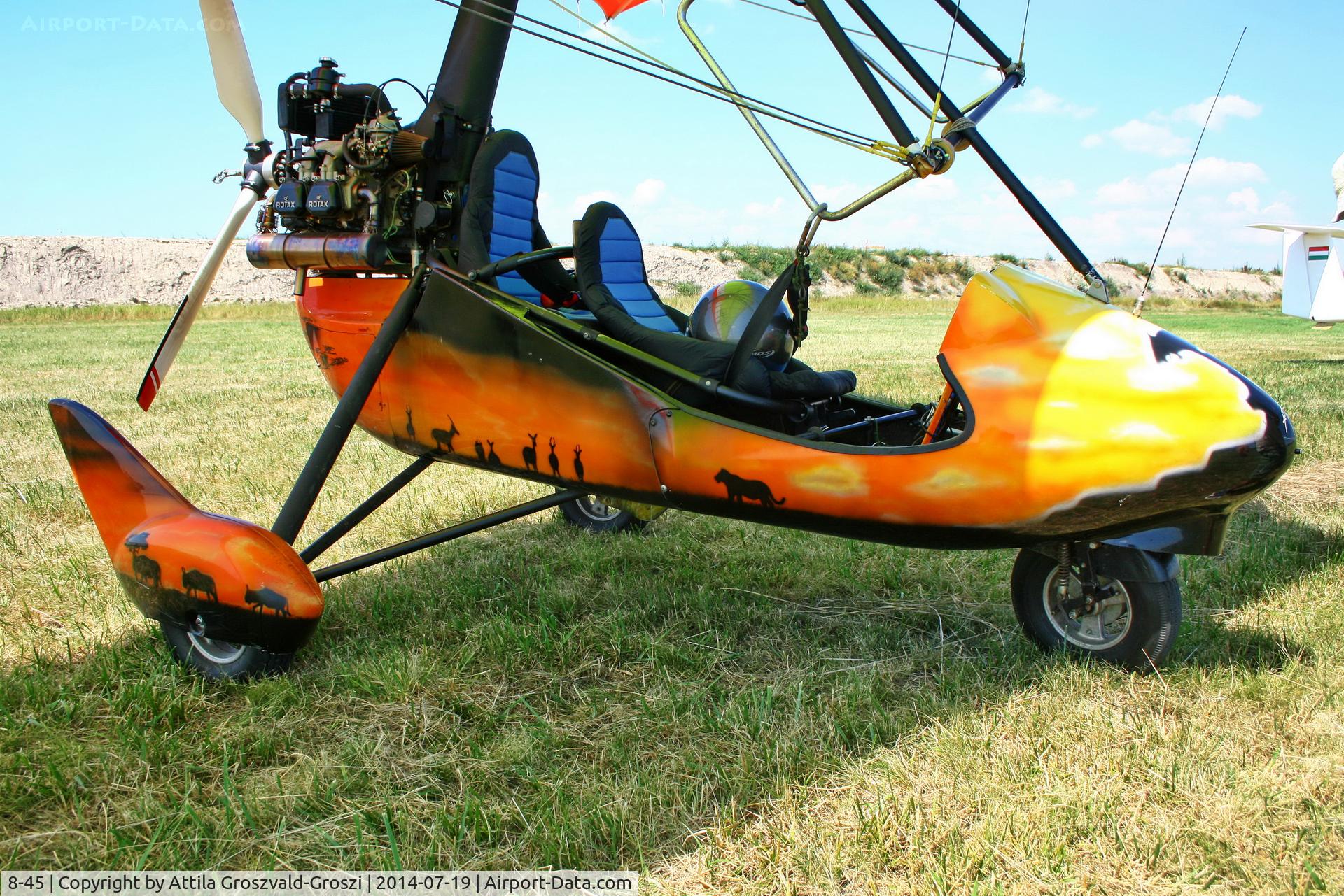 8-45, 2004 Halley Apollo CXMD Racer GT C/N 010804, Balatonfökajár Airport, Hungary