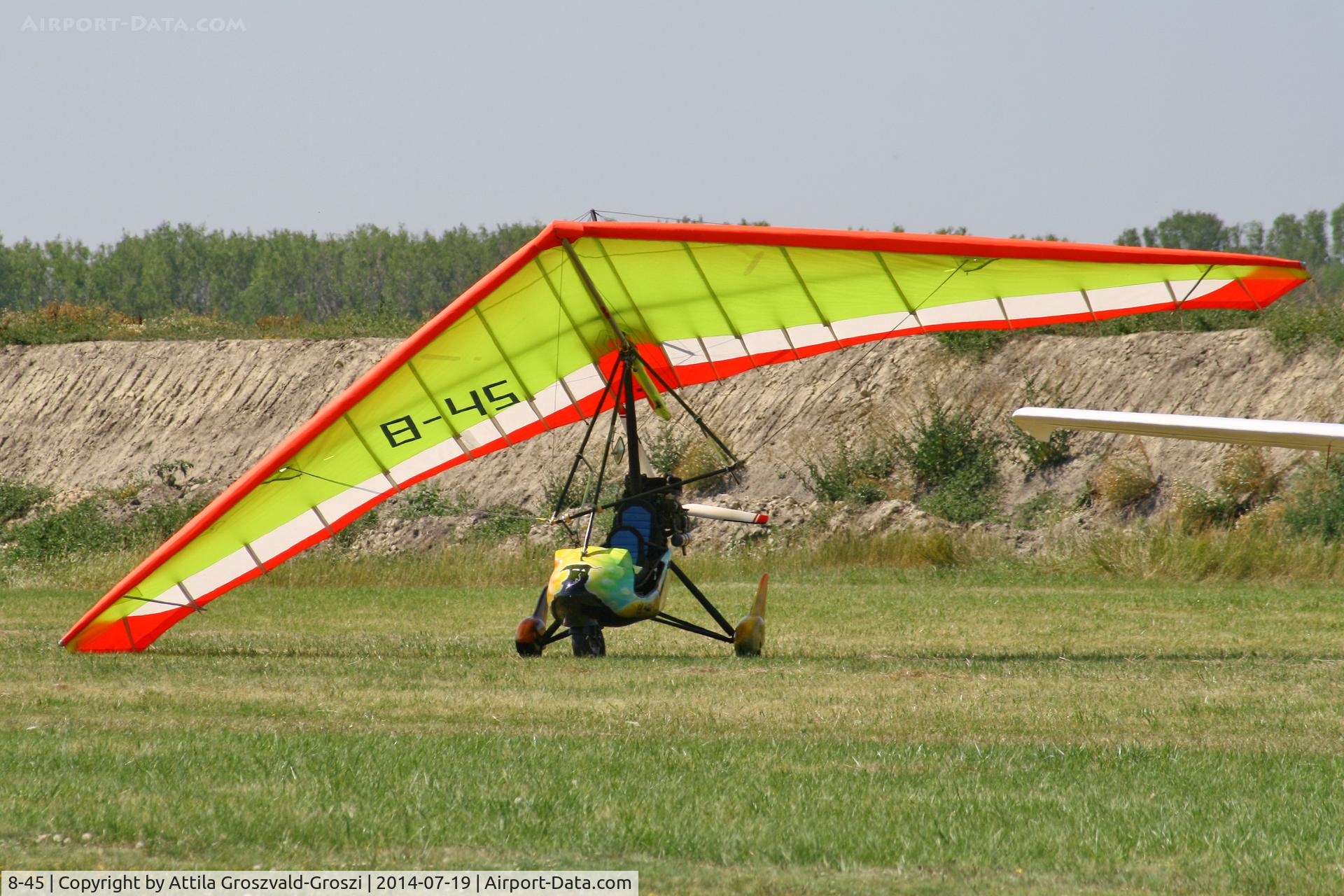 8-45, 2004 Halley Apollo CXMD Racer GT C/N 010804, Balatonfökajár Airport, Hungary