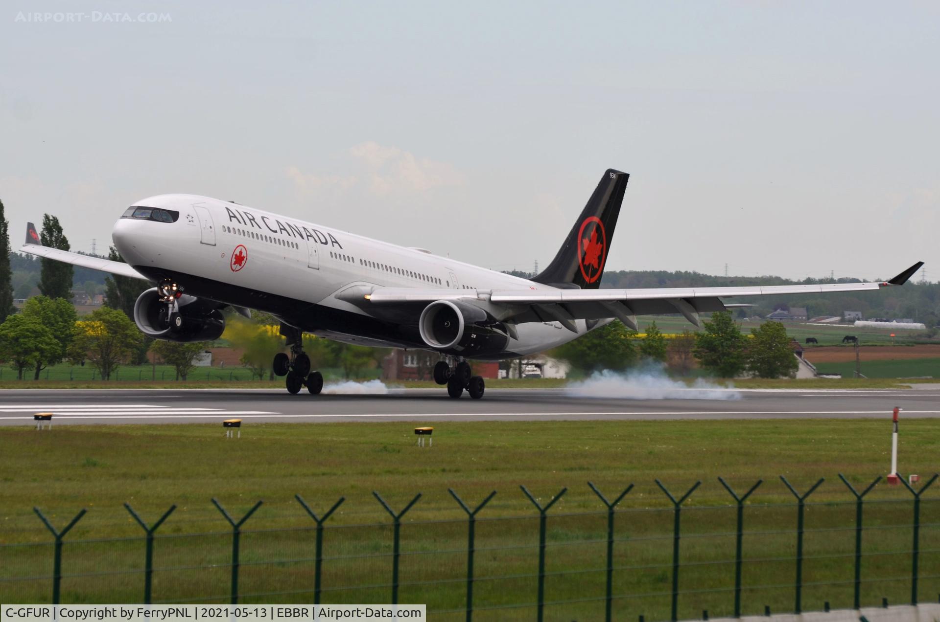 C-GFUR, 2000 Airbus A330-343 C/N 344, Air Canada A333 touching-down
