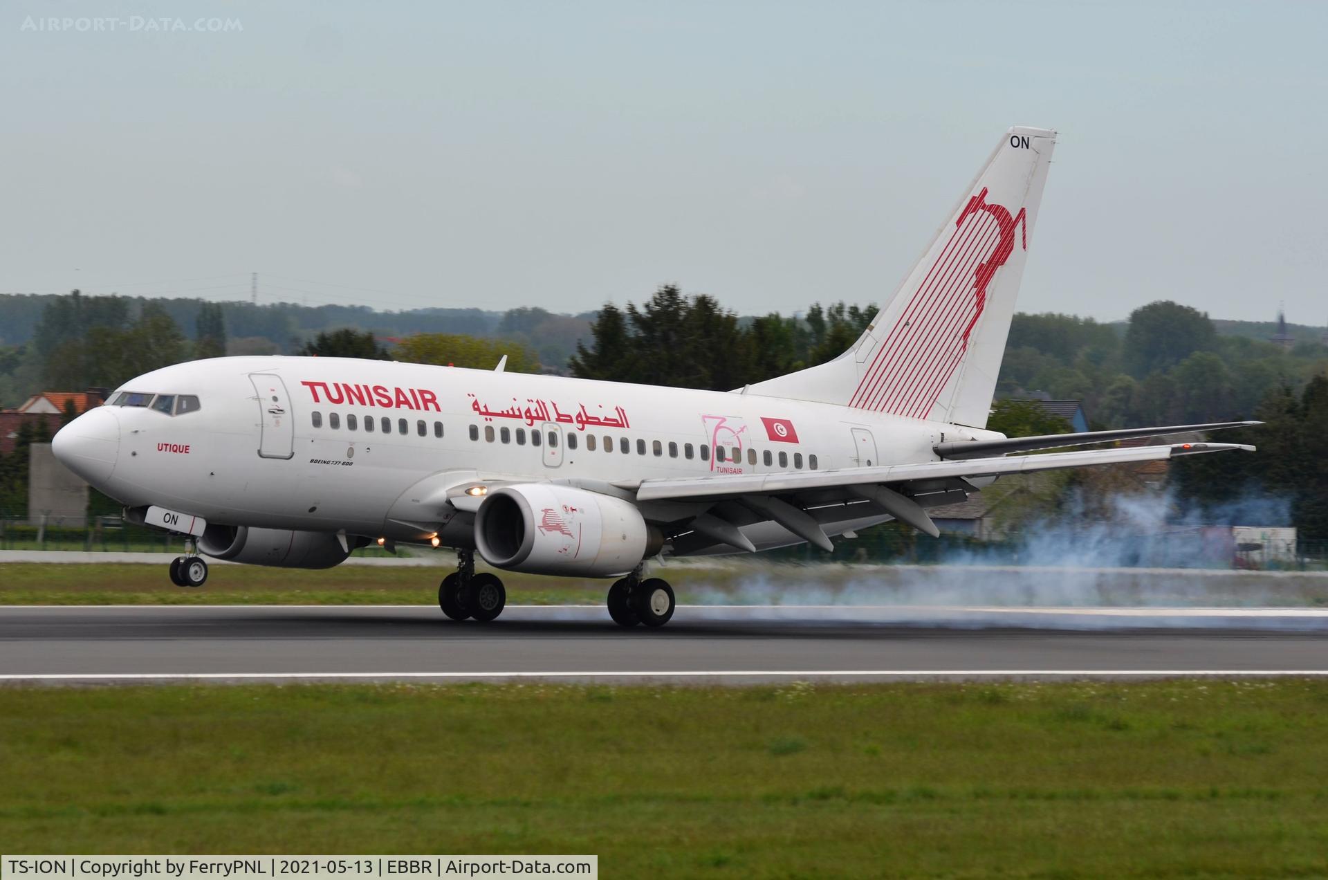 TS-ION, 2000 Boeing 737-6H3 C/N 29499, Tunis Air B736 burning some rubber while landing