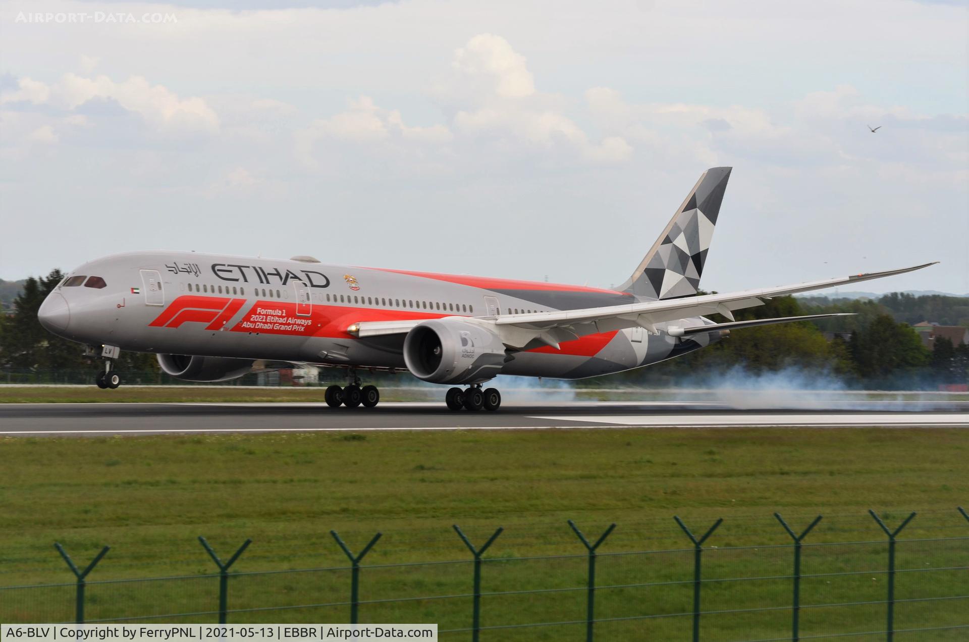 A6-BLV, 2018 Boeing 787-9 Dreamliner Dreamliner C/N 39676, Etihad B789 touching-down