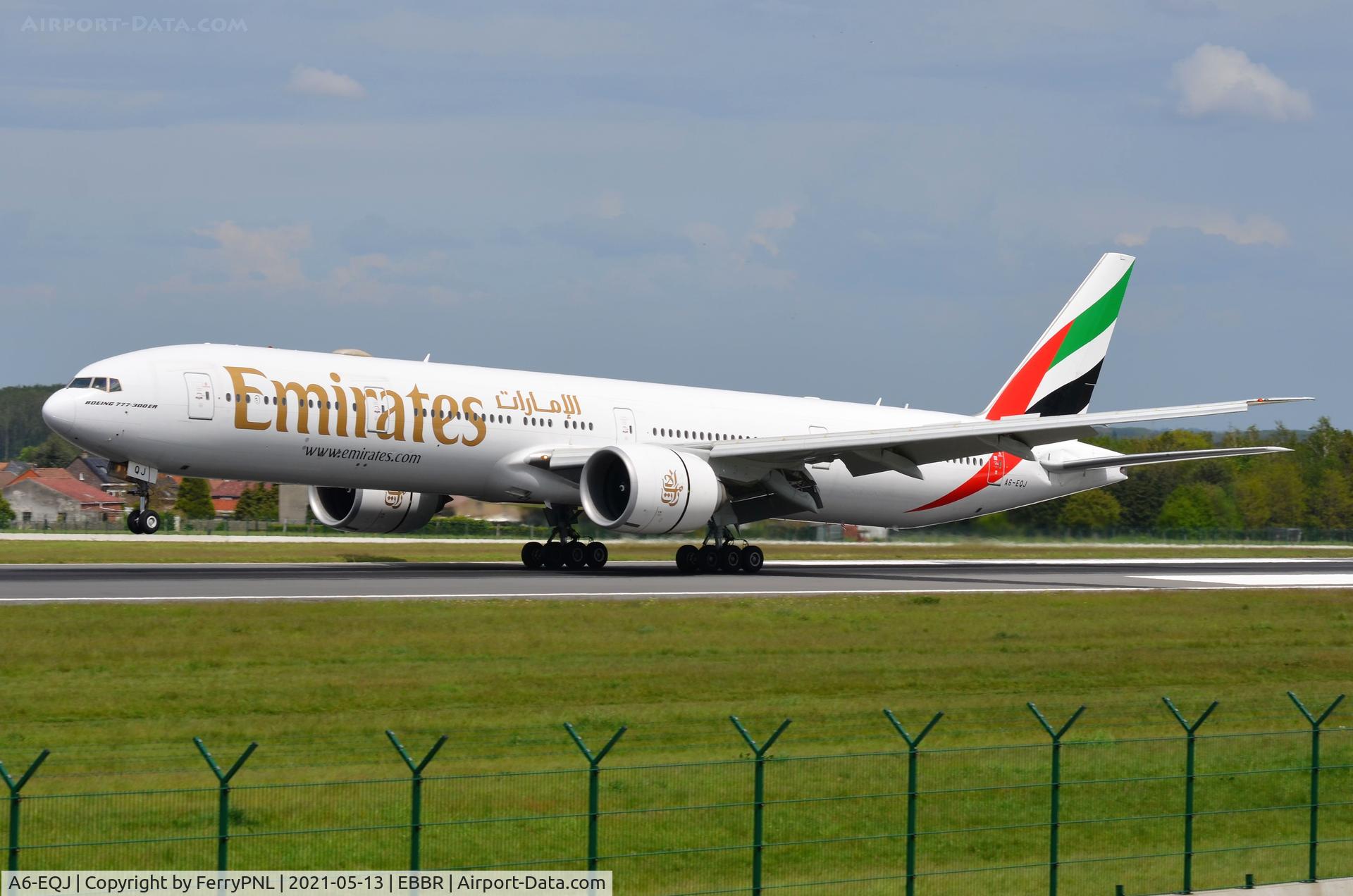 A6-EQJ, 2017 Boeing 777-31H/ER C/N 42355, Landing of Emirates B773
