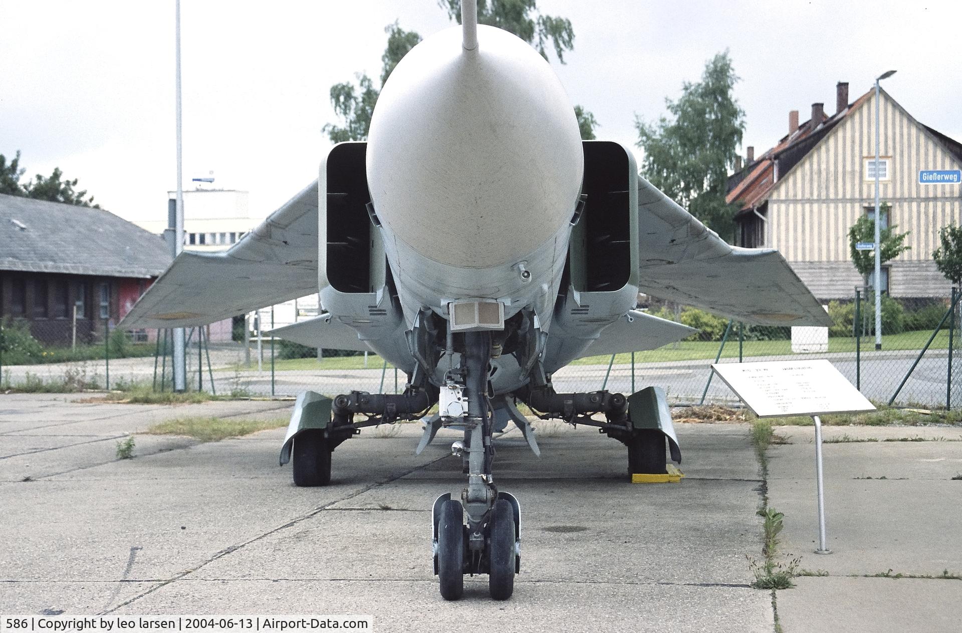 586, 1978 Mikoyan-Gurevich MiG-23MF C/N 0390213096/10812, Wernigerode Museum 13.6.2004