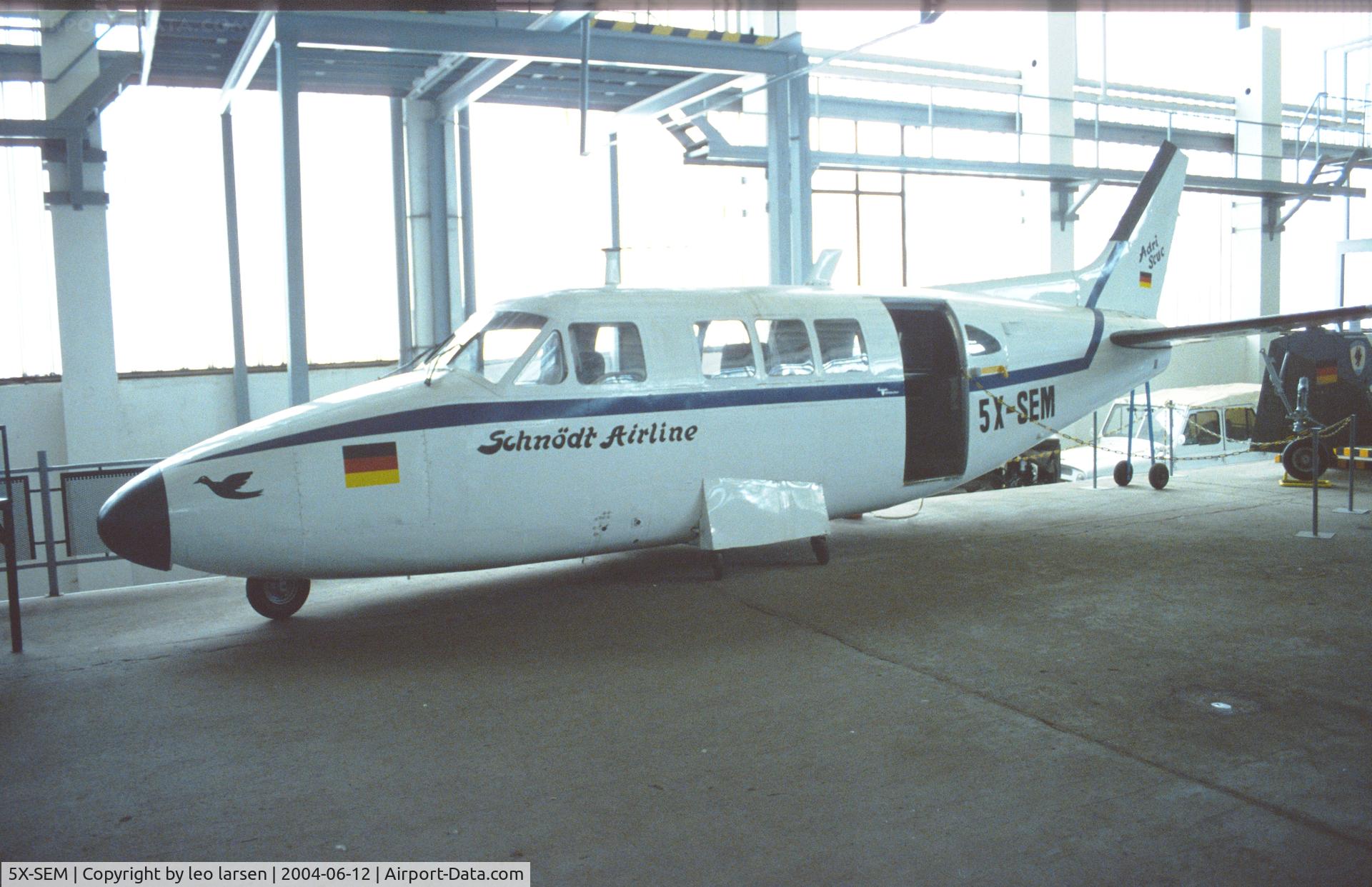 5X-SEM, 1963 Beech Queen Air 80 C/N LD-102, Wernigerode Museum 13.6.2004