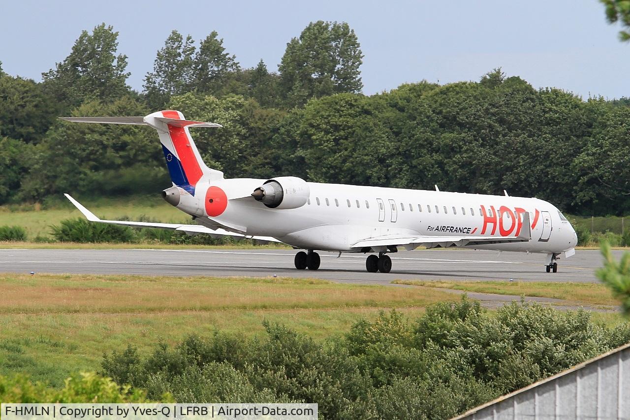 F-HMLN, 2012 Bombardier CRJ-1000EL NG (CL-600-2E25) C/N 19024, Bombardier CRJ-1000EL NG, Lining up rwy 25L, Brest-Bretagne Airport (LFRB-BES)