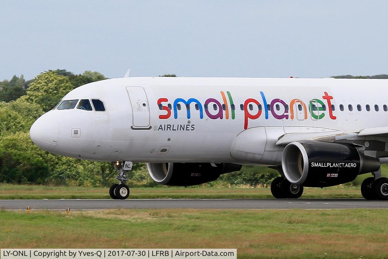 LY-ONL, 2010 Airbus A320-214 C/N 4489, Airbus A320-214, Take off run rwy 25L, Brest-Bretagne airport (LFRB-BES)