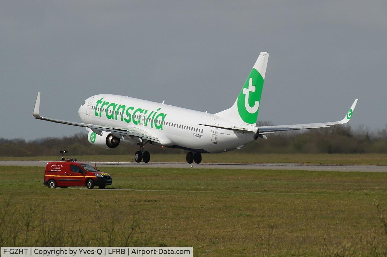 F-GZHT, 2015 Boeing 737-85R C/N 41332/5392, Boeing 737-85R, Take off rwy 25L, Brest-Bretagne airport (LFRB-BES)
