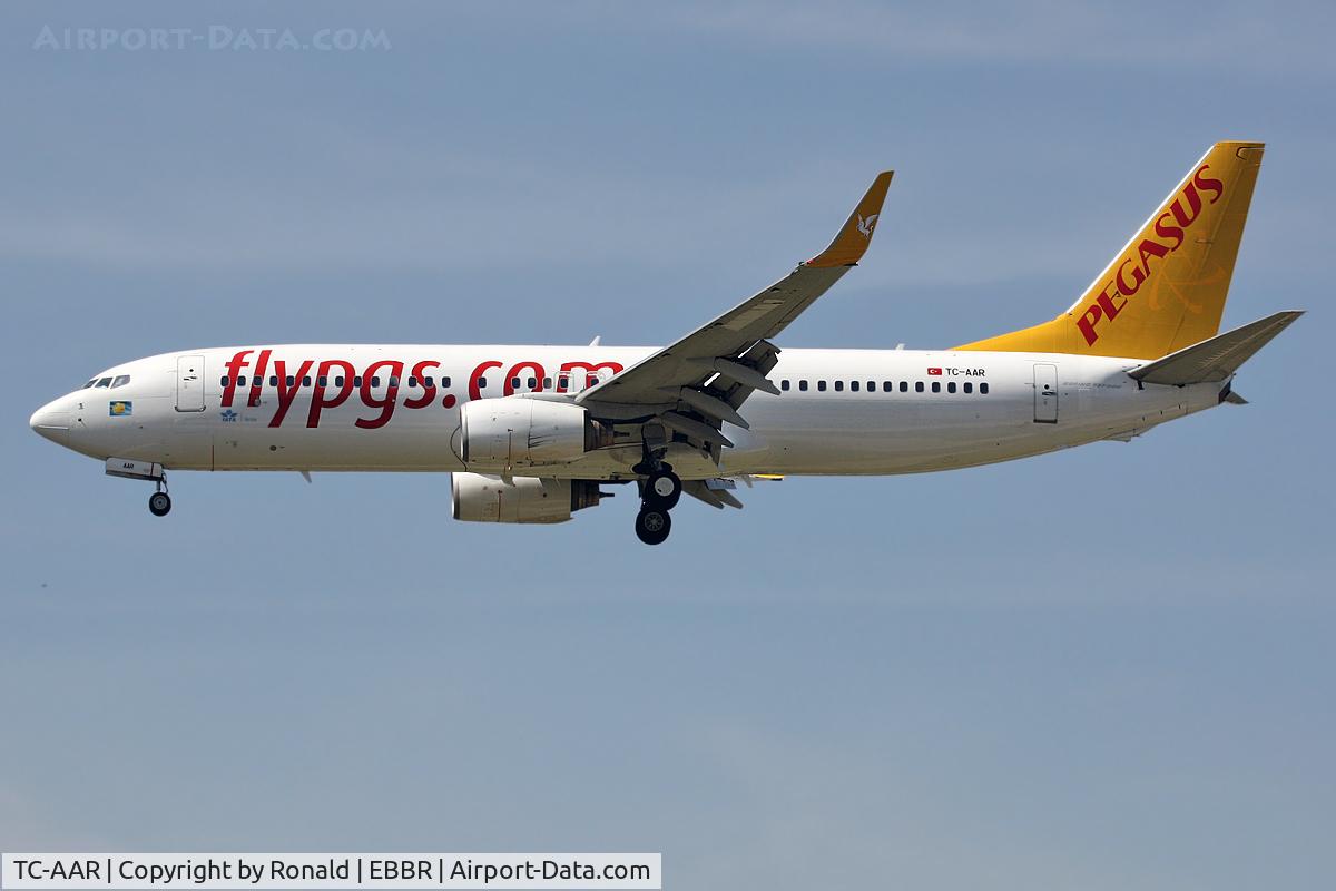 TC-AAR, 2000 Boeing 737-86N C/N 28624, at bru
