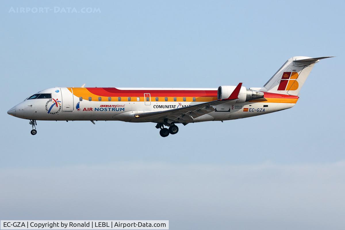EC-GZA, 1998 Canadair CRJ-200ER (CL-600-2B19) C/N 7252, at bcn