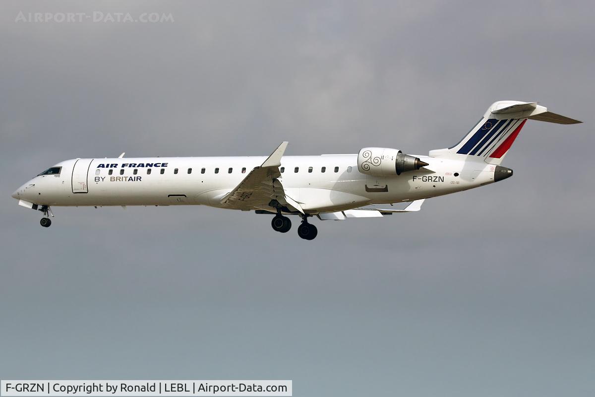 F-GRZN, 2007 Canadair CRJ-700 (CL-600-2C10) Regional Jet C/N 10264, at bcn