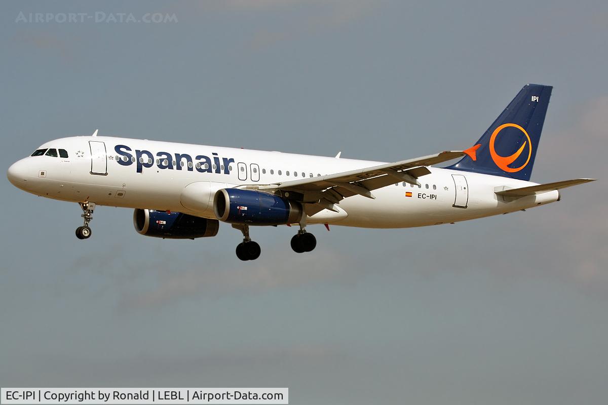 EC-IPI, 2003 Airbus A320-232 C/N 2027, at bcn