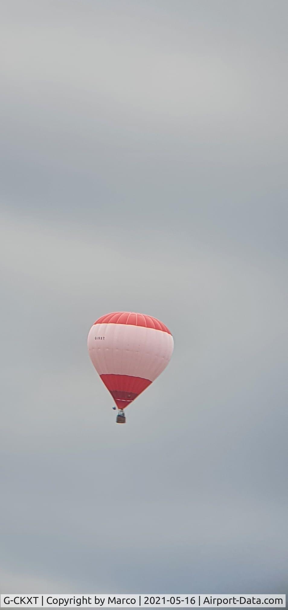 G-CKXT, 2003 Kubicek BB-22 C/N 246, Baloon on Oggiona Town