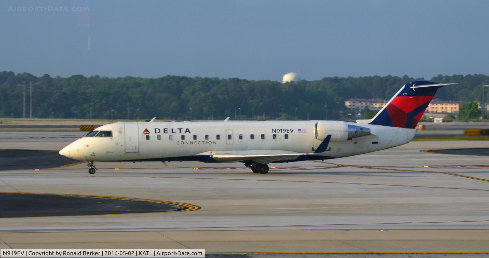 N919EV, 2003 Bombardier CRJ-200ER (CL-600-2B19) C/N 7780, Taxi Atlanta