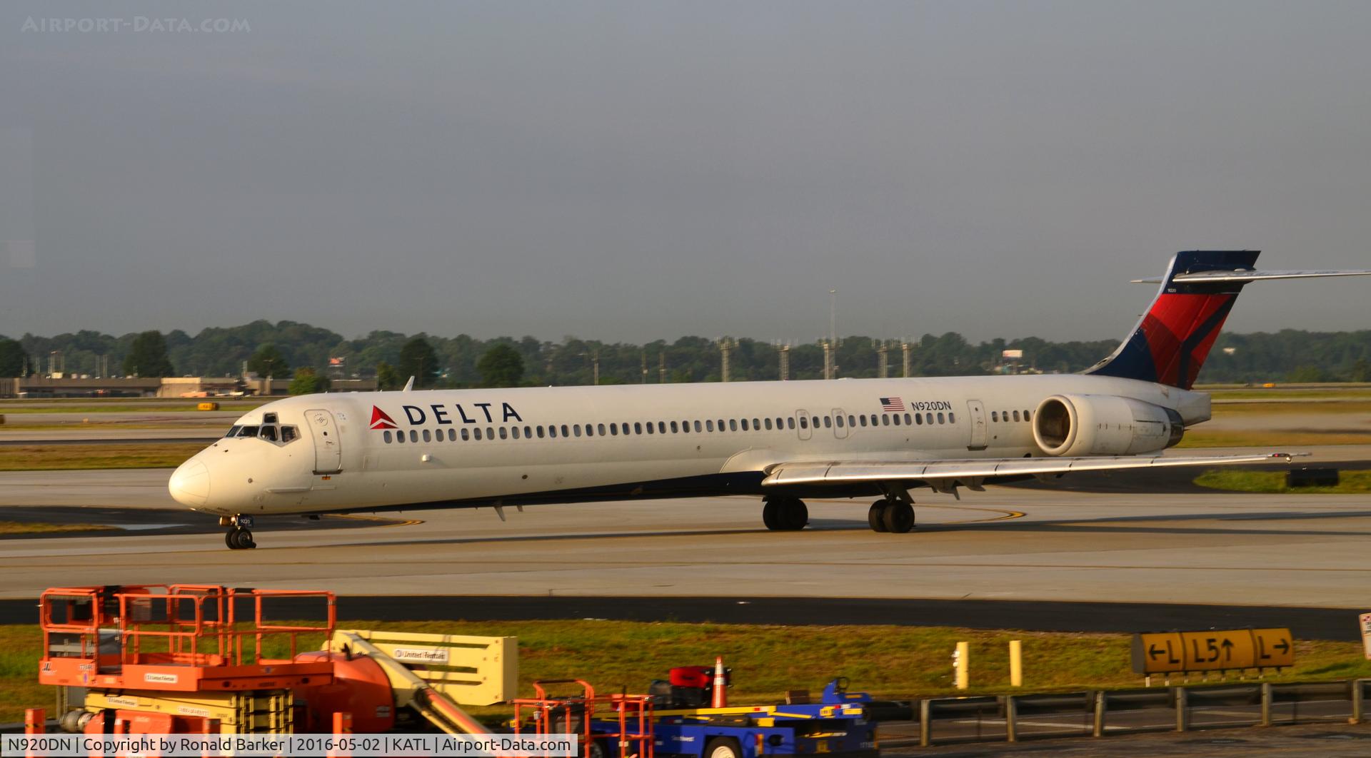 N920DN, 1997 McDonnell Douglas MD-90-30 C/N 53582, Taxi to takeoff Atlanta