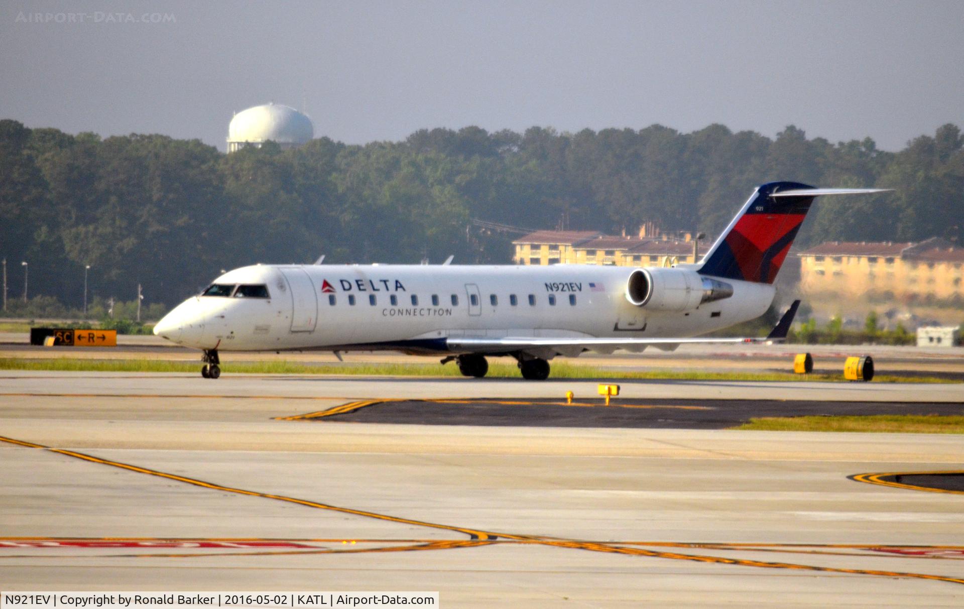 N921EV, 2003 Bombardier CRJ-200ER (CL-600-2B19) C/N 7819, Taxi Atlanta