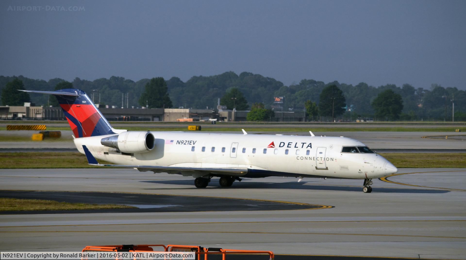 N921EV, 2003 Bombardier CRJ-200ER (CL-600-2B19) C/N 7819, Taxi Atlanta