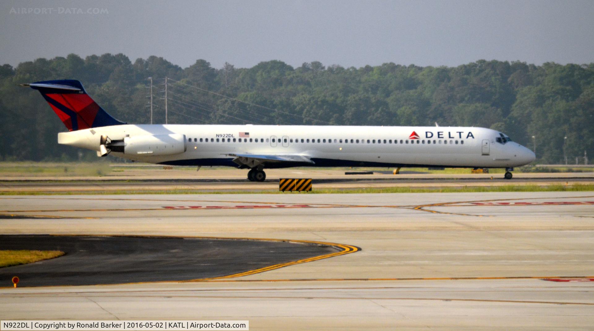N922DL, 1988 McDonnell Douglas MD-88 C/N 49646, Landing Atlanta