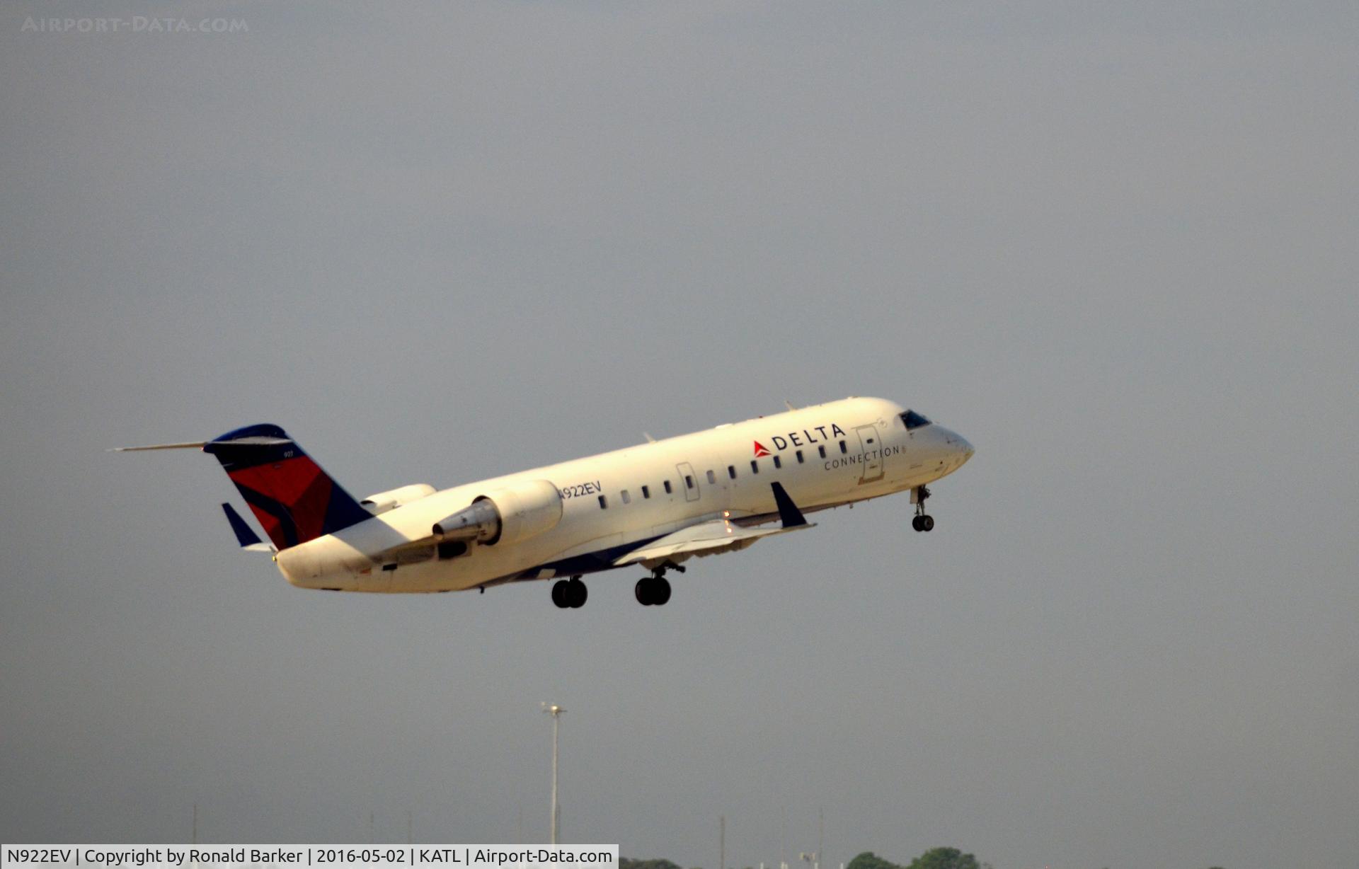 N922EV, 2003 Bombardier CRJ-200ER (CL-600-2B19) C/N 7822, Takeoff Atlanta