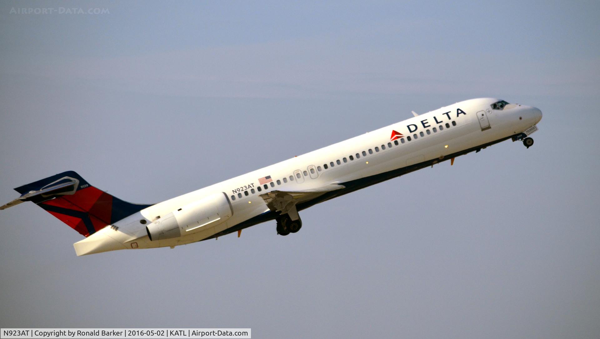 N923AT, 2005 Boeing 717-200 C/N 55051, Takeoff Atlanta