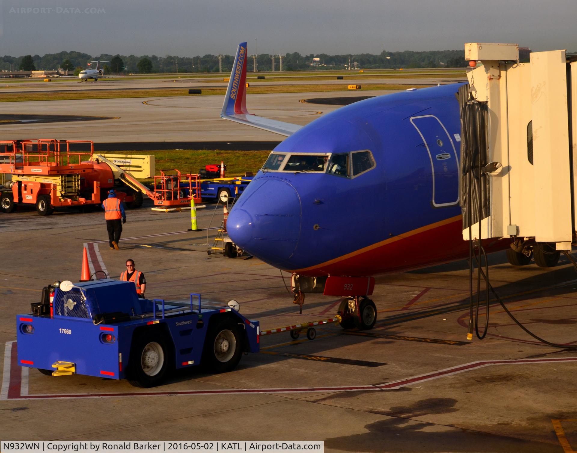 N932WN, 2009 Boeing 737-7H4 C/N 36639, At the gate Atlanta