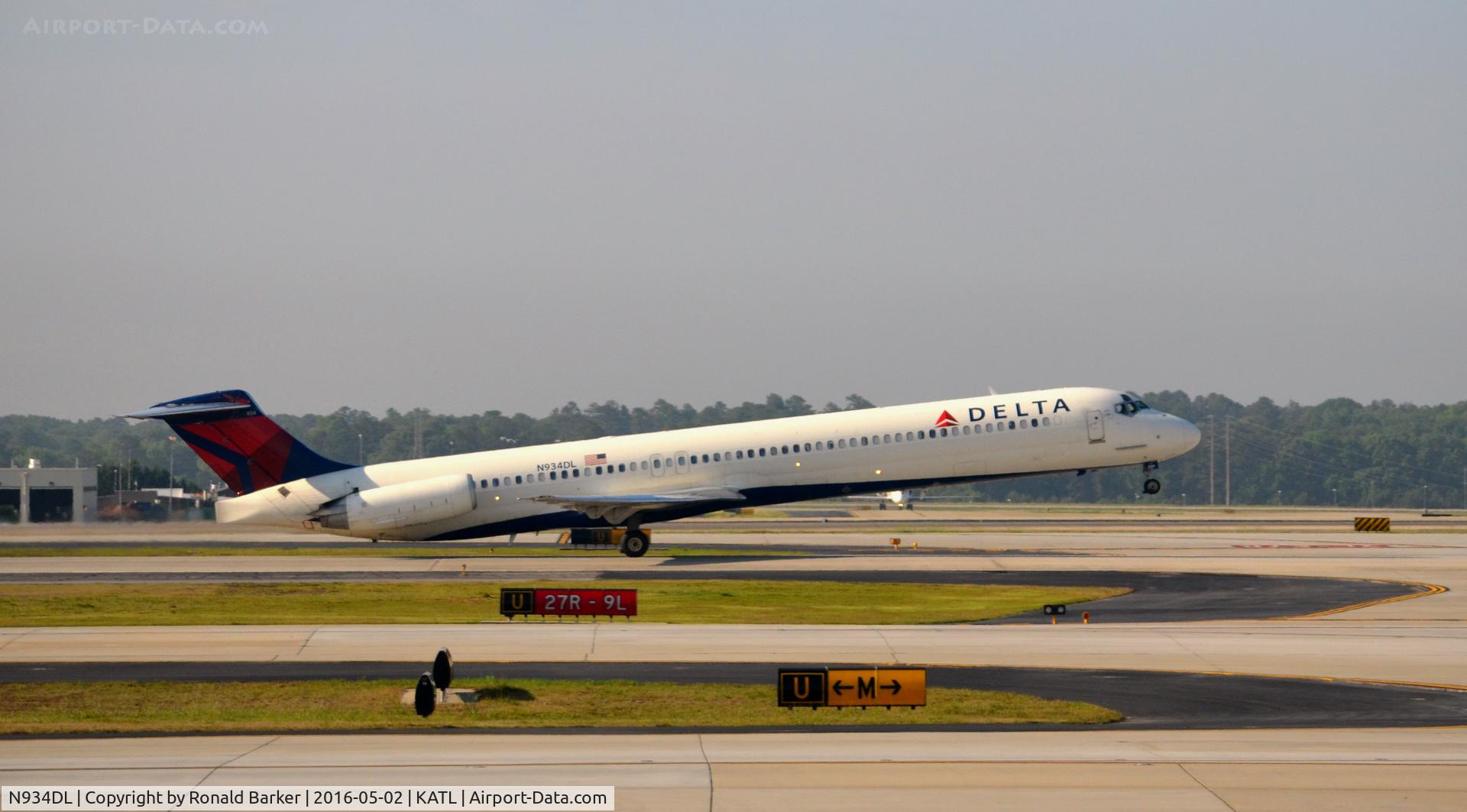 N934DL, 1989 McDonnell Douglas MD-88 C/N 49721, Takeoff Atlanta