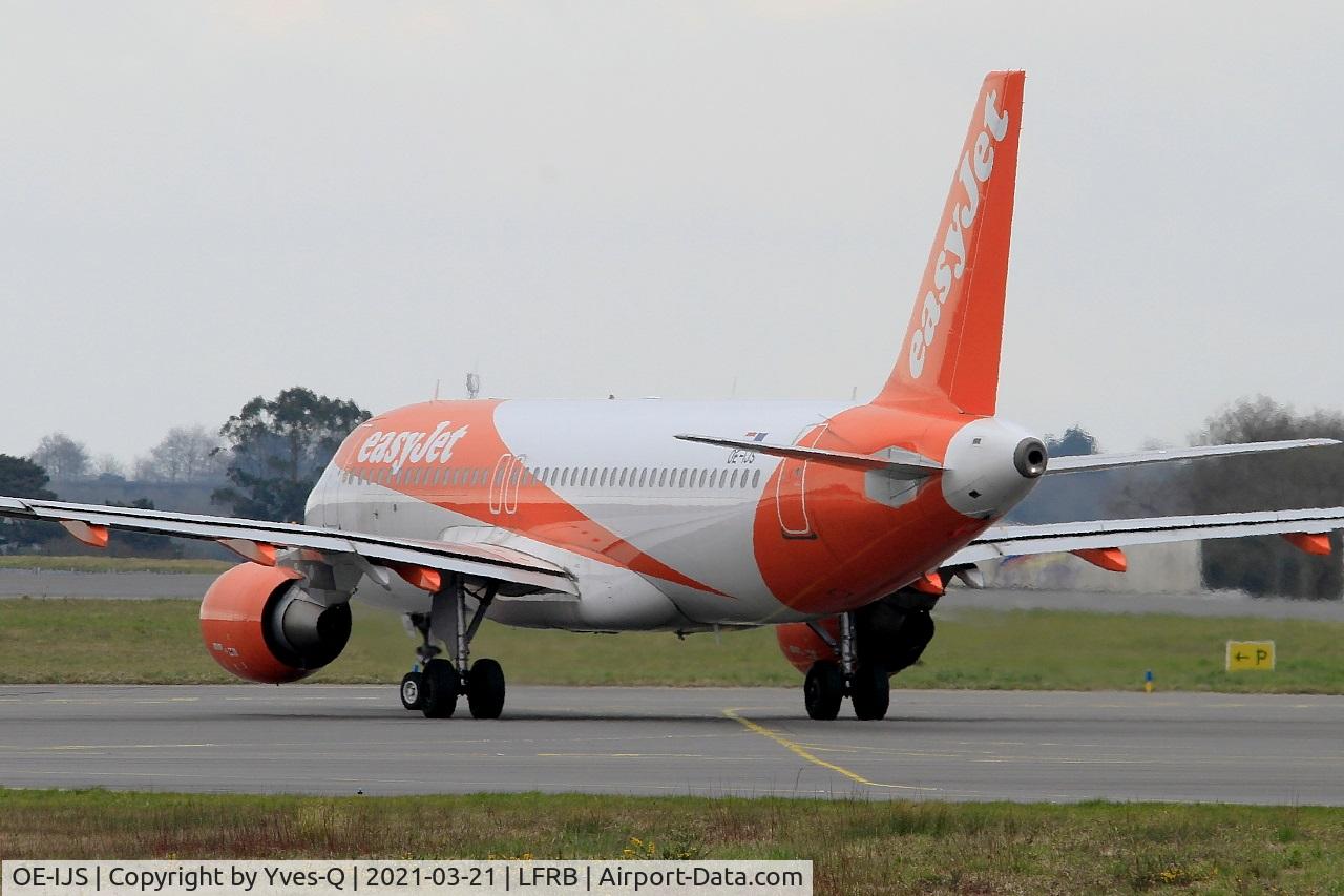 OE-IJS, 2016 Airbus A320-214 C/N 7410, Airbus A320-214, Taxiing, Brest-Bretagne Airport (LFRB-BES)