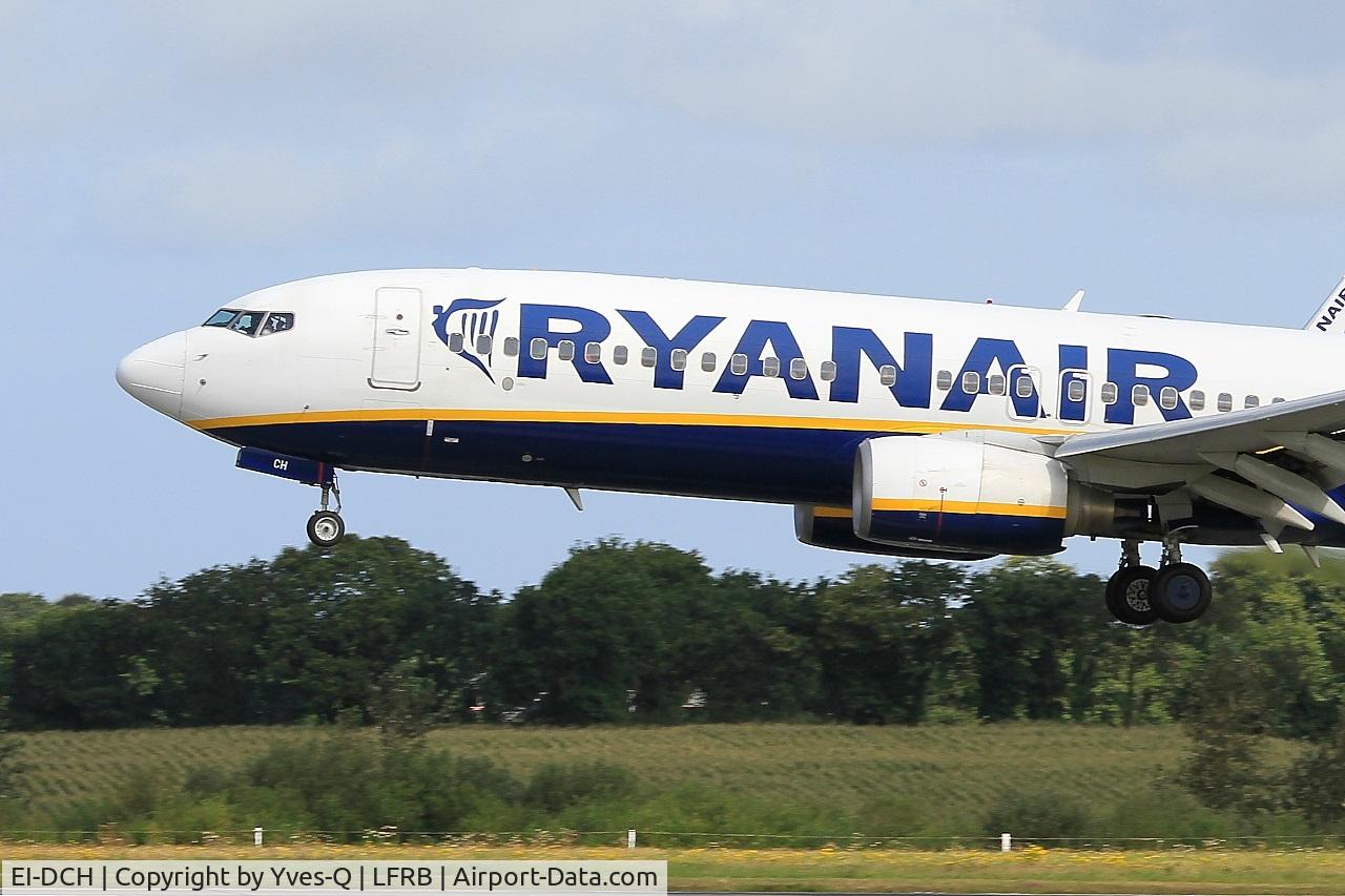 EI-DCH, 2004 Boeing 737-8AS C/N 33566, Boeing 737-8AS, On finalrwy 25L, Brest-Bretagne airport (LFRB-BES)