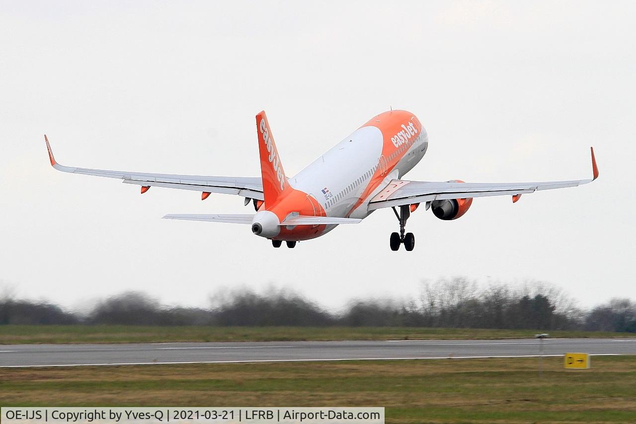 OE-IJS, 2016 Airbus A320-214 C/N 7410, Airbus A320-214, Take off rwy 07R, Brest-Bretagne Airport (LFRB-BES)