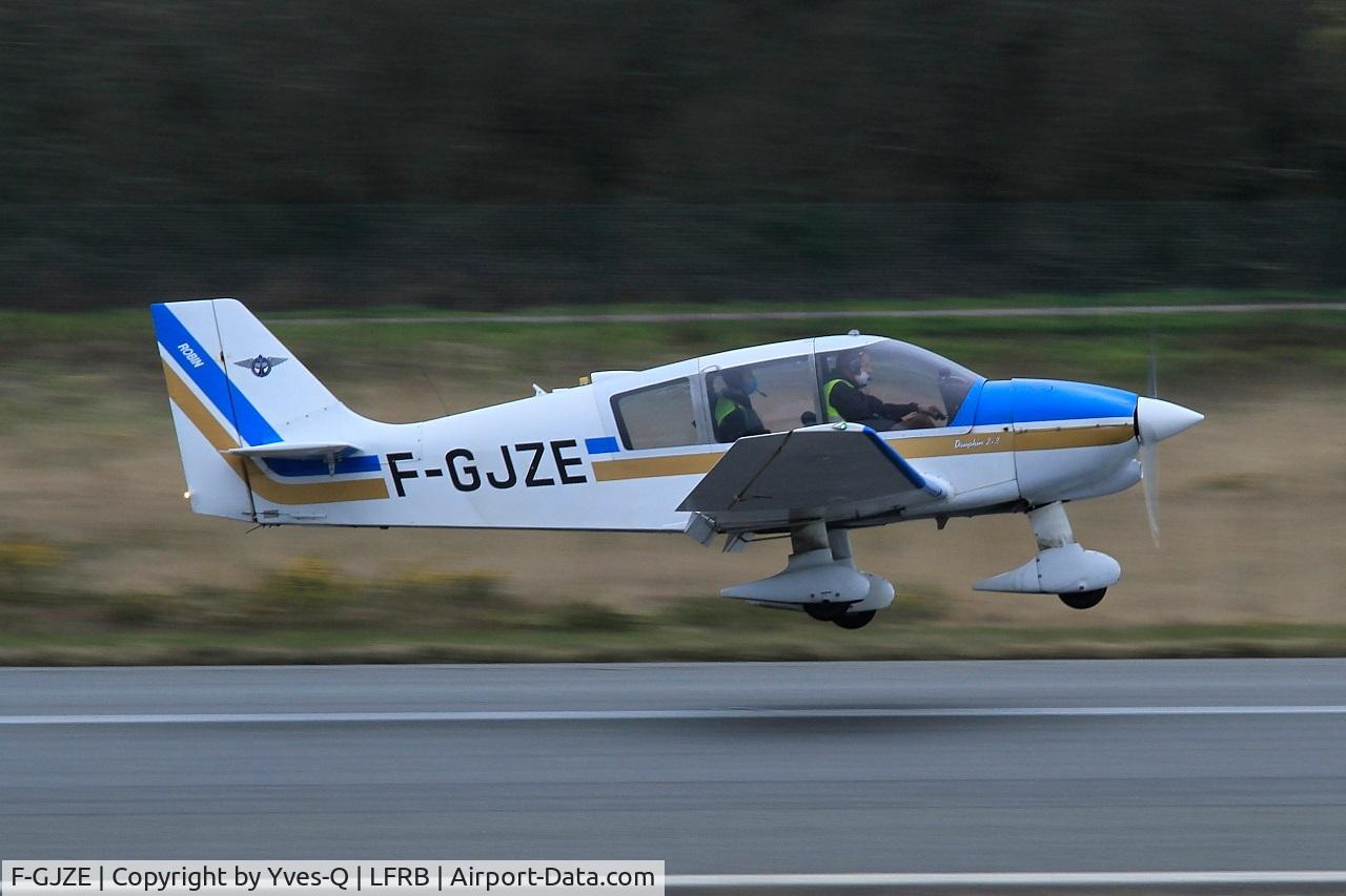 F-GJZE, Robin DR-400-120 Petit Prince C/N 2005, Robin DR-400-120, Landing rwy 07R, Brest-Bretagne Airport (LFRB-BES)