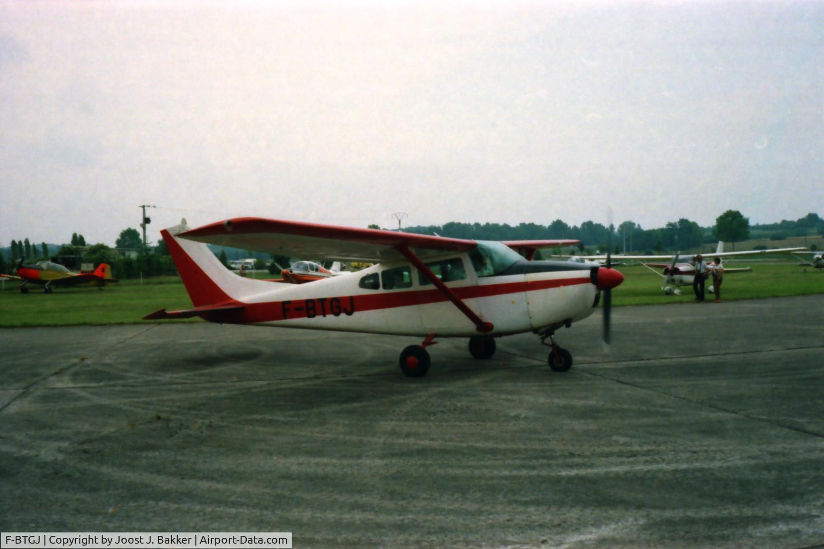 F-BTGJ, Cessna 182C Skylane C/N 18253418, at Brienne le Chateau aerodrome in 1982