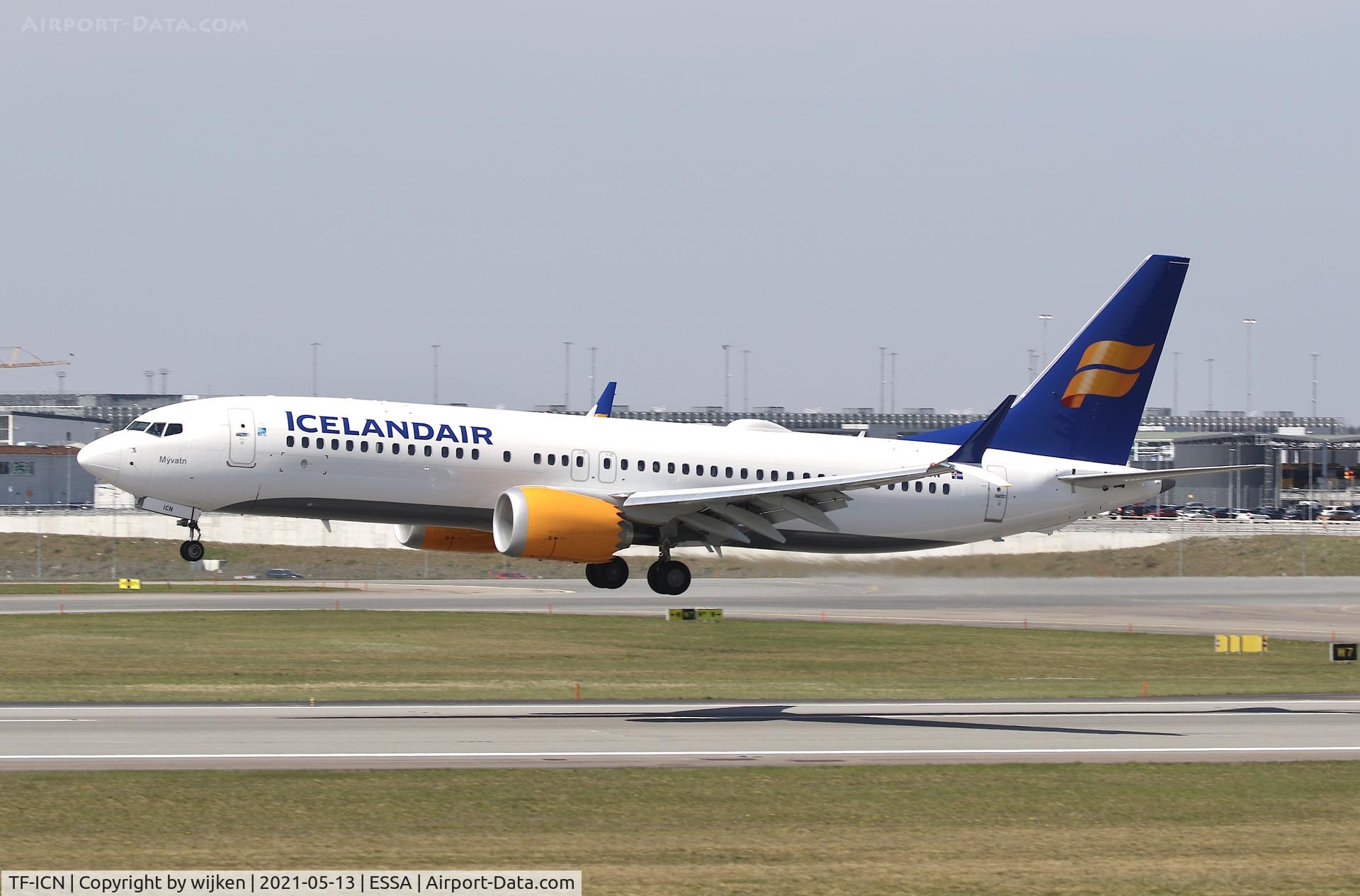 TF-ICN, 2019 Boeing 737-8 MAX C/N 44356, RWY 19L