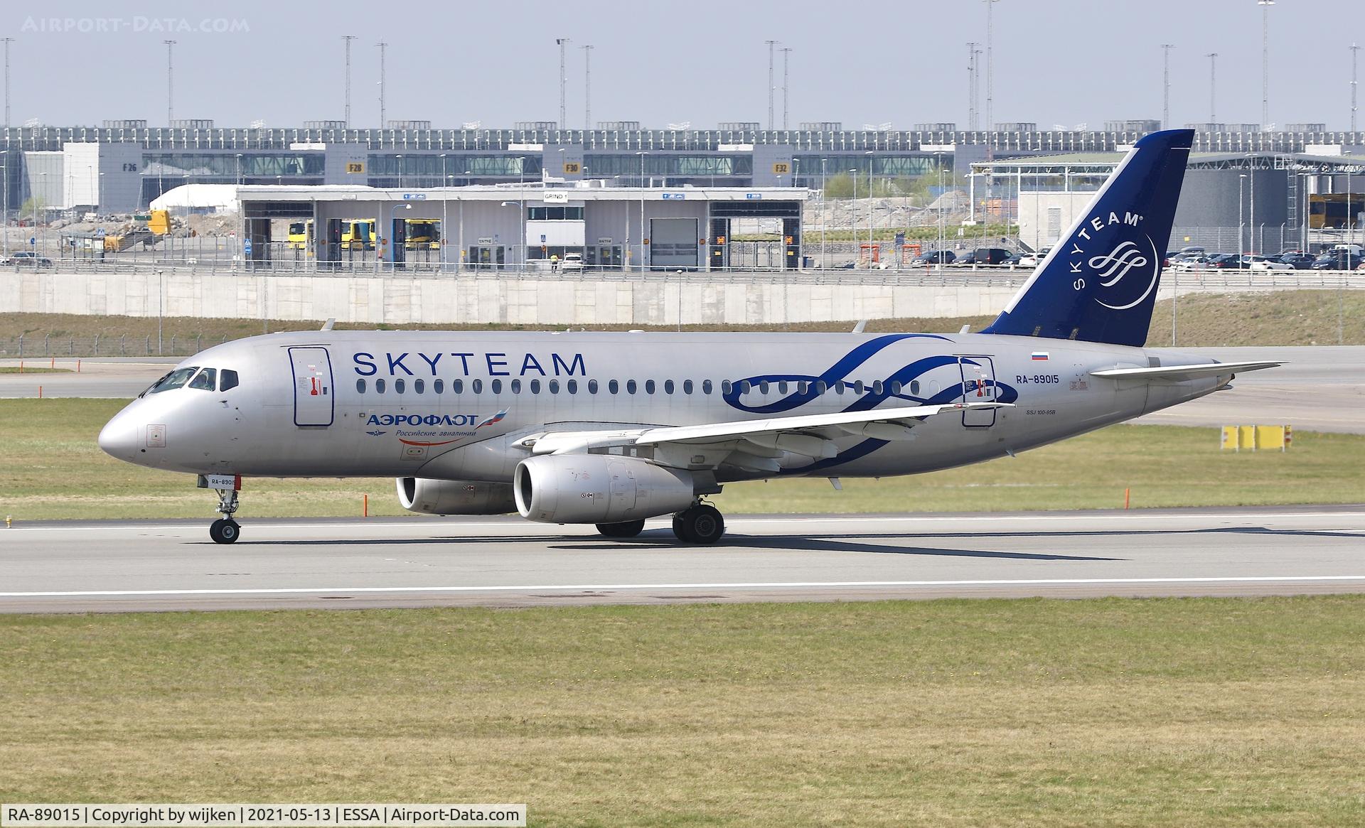 RA-89015, 2013 Sukhoi SuperJet 100-95B C/N 95029, RWY 19L
