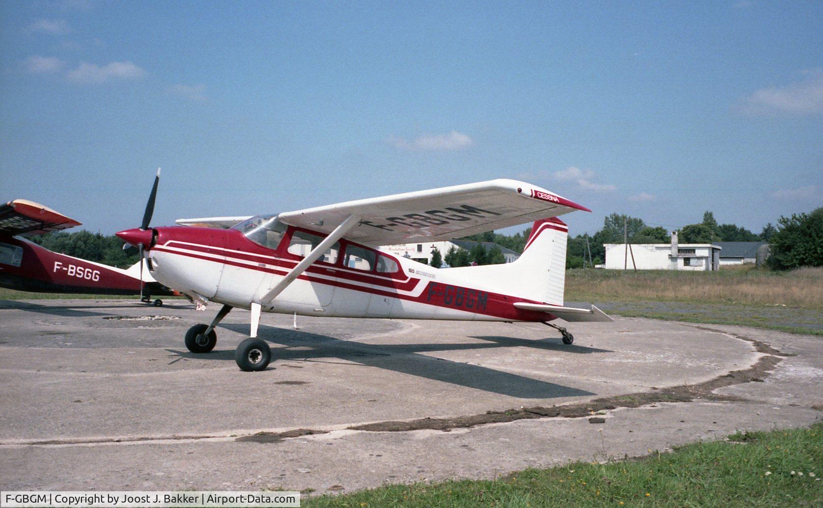 F-GBGM, Cessna A185F Skywagon 185 C/N 18503636, at Aeroport Meucon - Vannes in 1982

Ligue De Bretagne Centre Ecole de Parachutisme Sportif de Vannes
