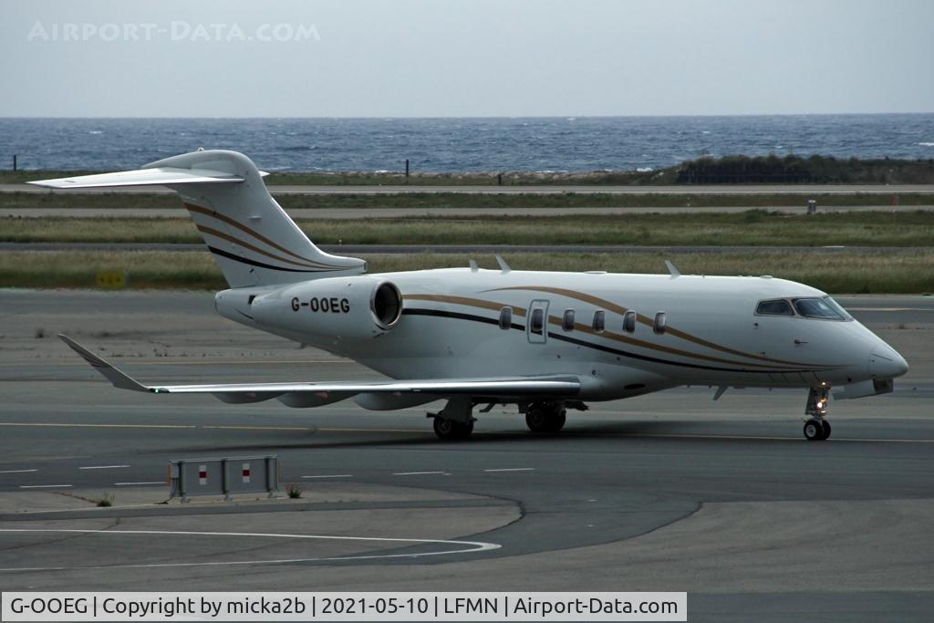 G-OOEG, 2018 Bombardier Challenger 350 (BD-100-1A10) C/N 20733, Taxiing