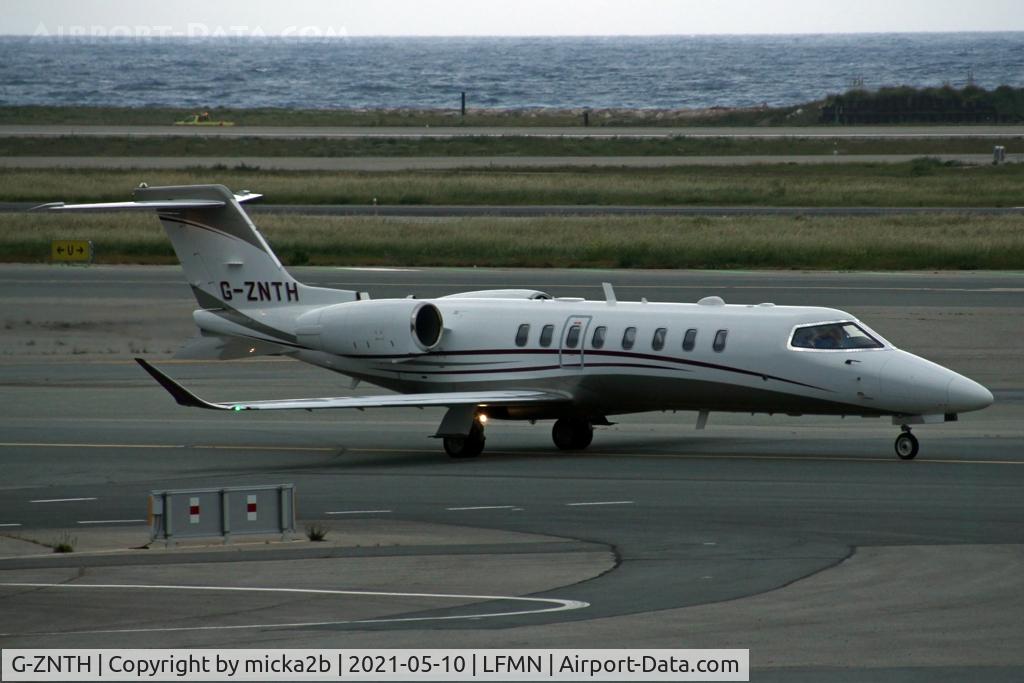 G-ZNTH, 2016 Learjet 45 C/N 45-540, Taxiing