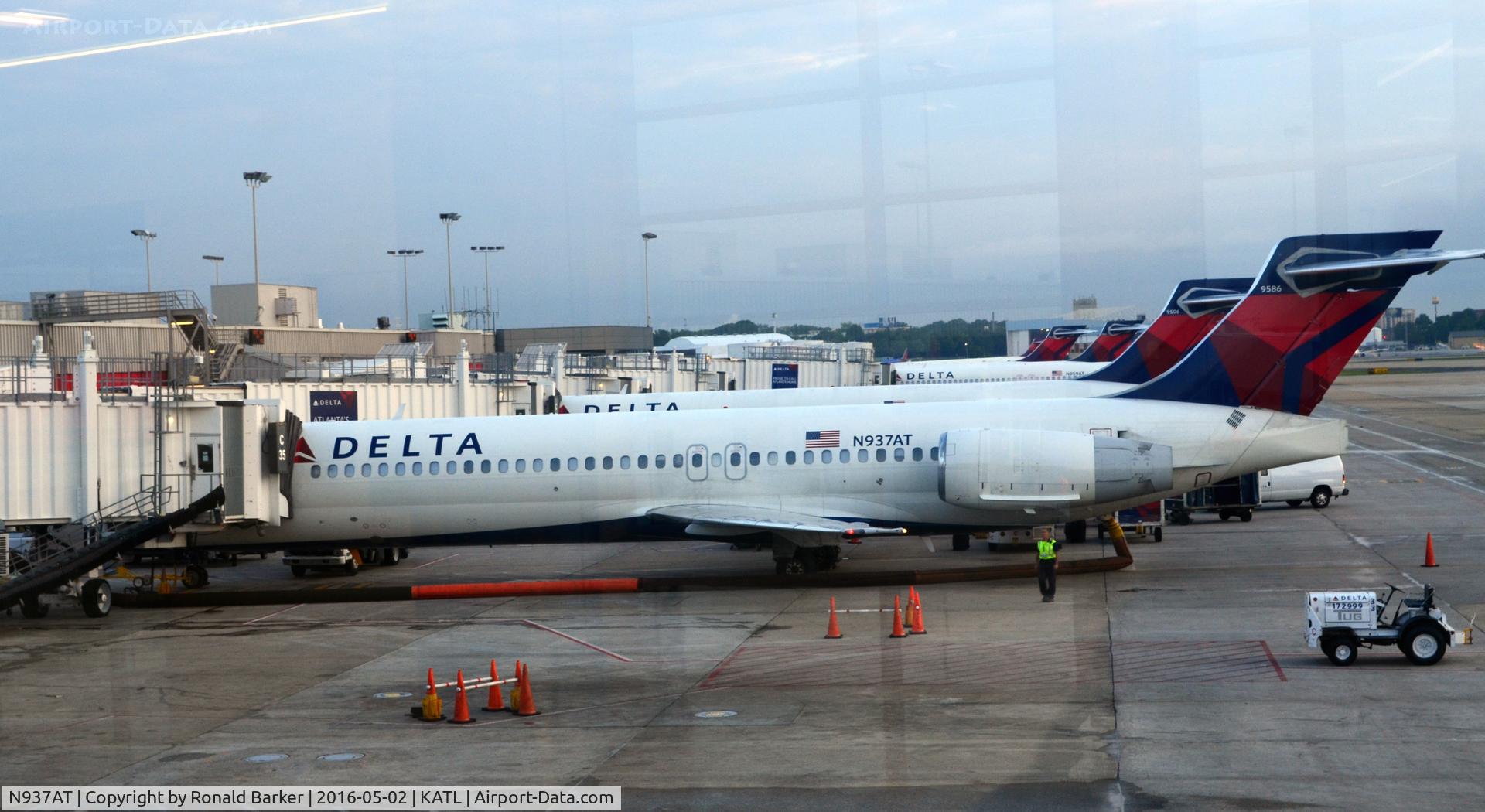 N937AT, 2001 Boeing 717-200 C/N 55091, Gate C35 Atlanta