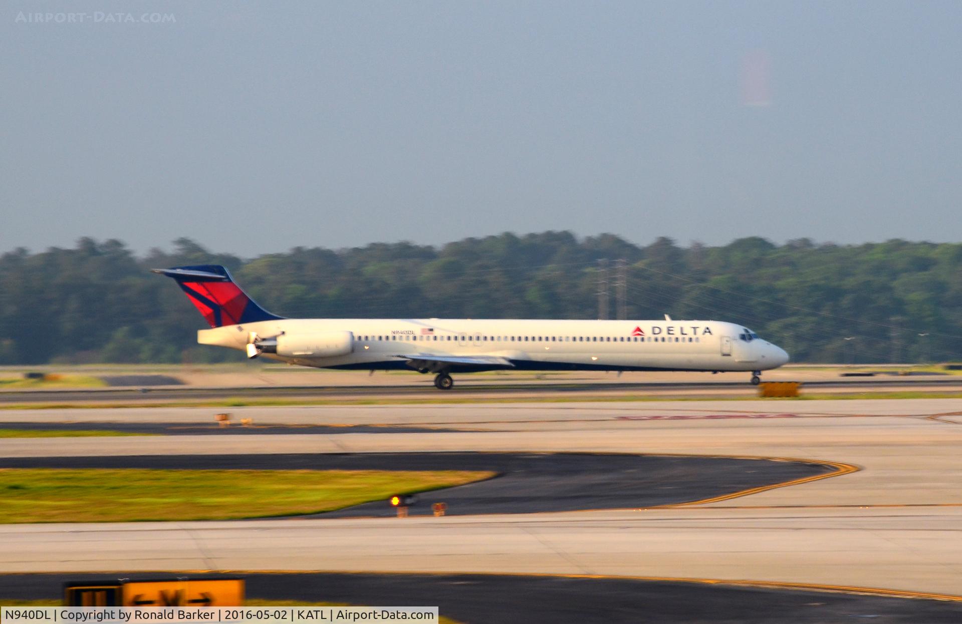 N940DL, 1989 McDonnell Douglas MD-88 C/N 49813, Landing Atlanta