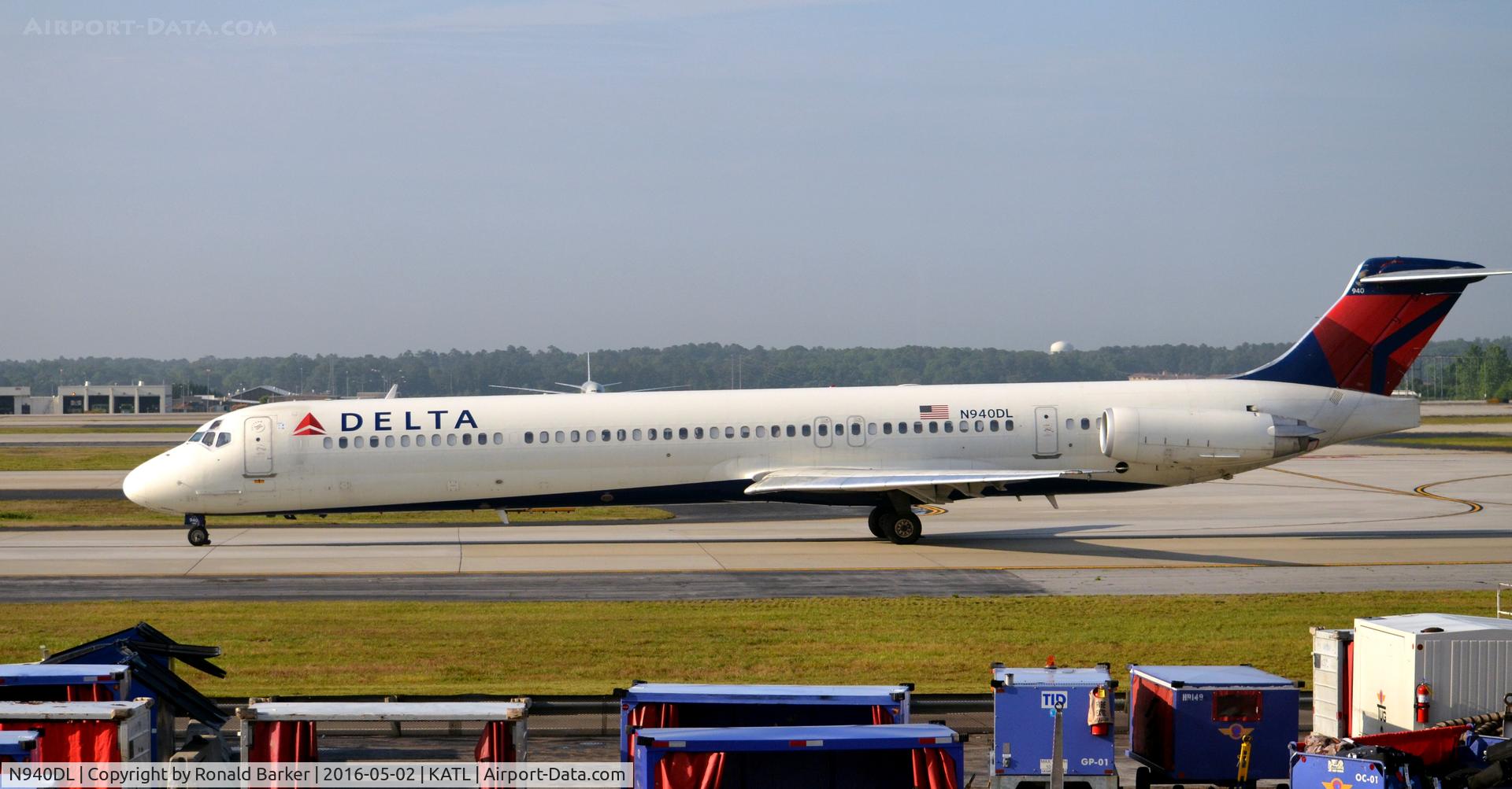 N940DL, 1989 McDonnell Douglas MD-88 C/N 49813, Taxi for takeoff Atlanta
