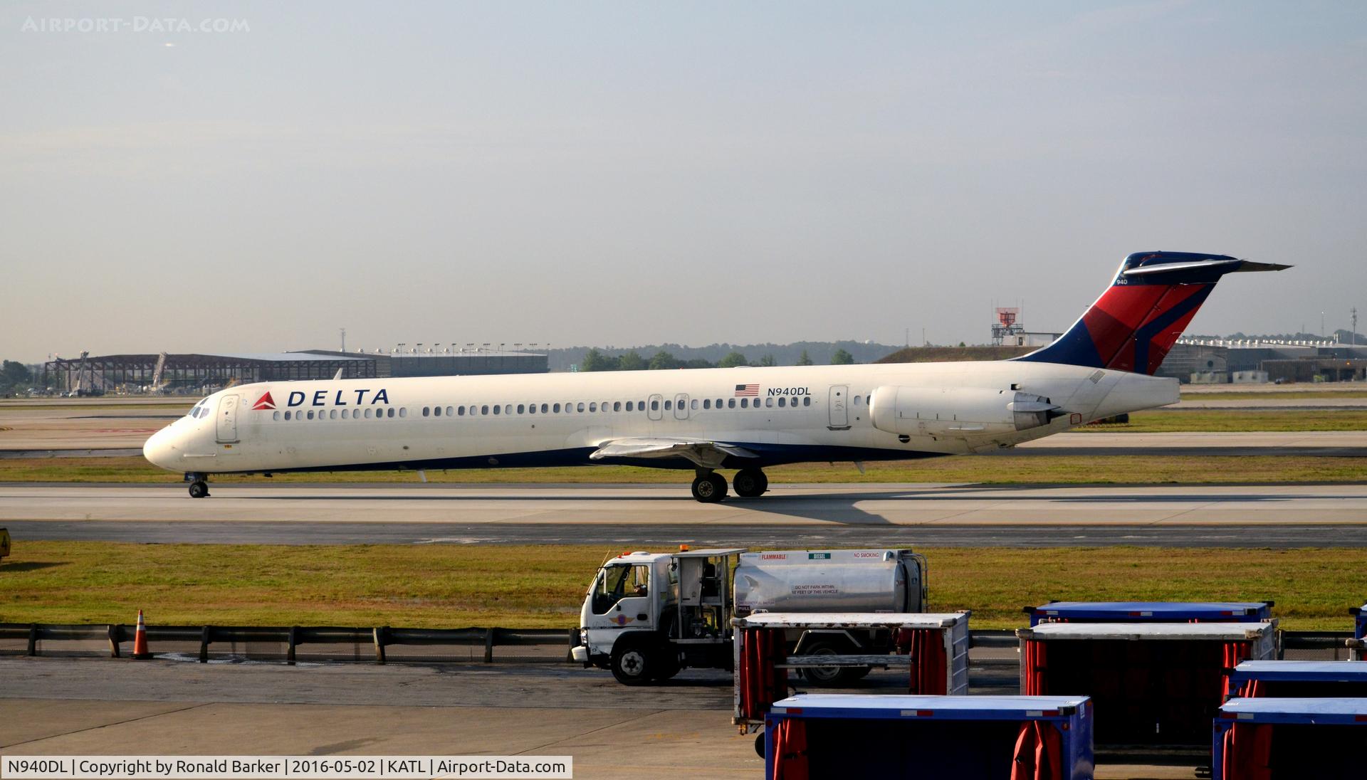 N940DL, 1989 McDonnell Douglas MD-88 C/N 49813, Taxi for takeoff Atlanta