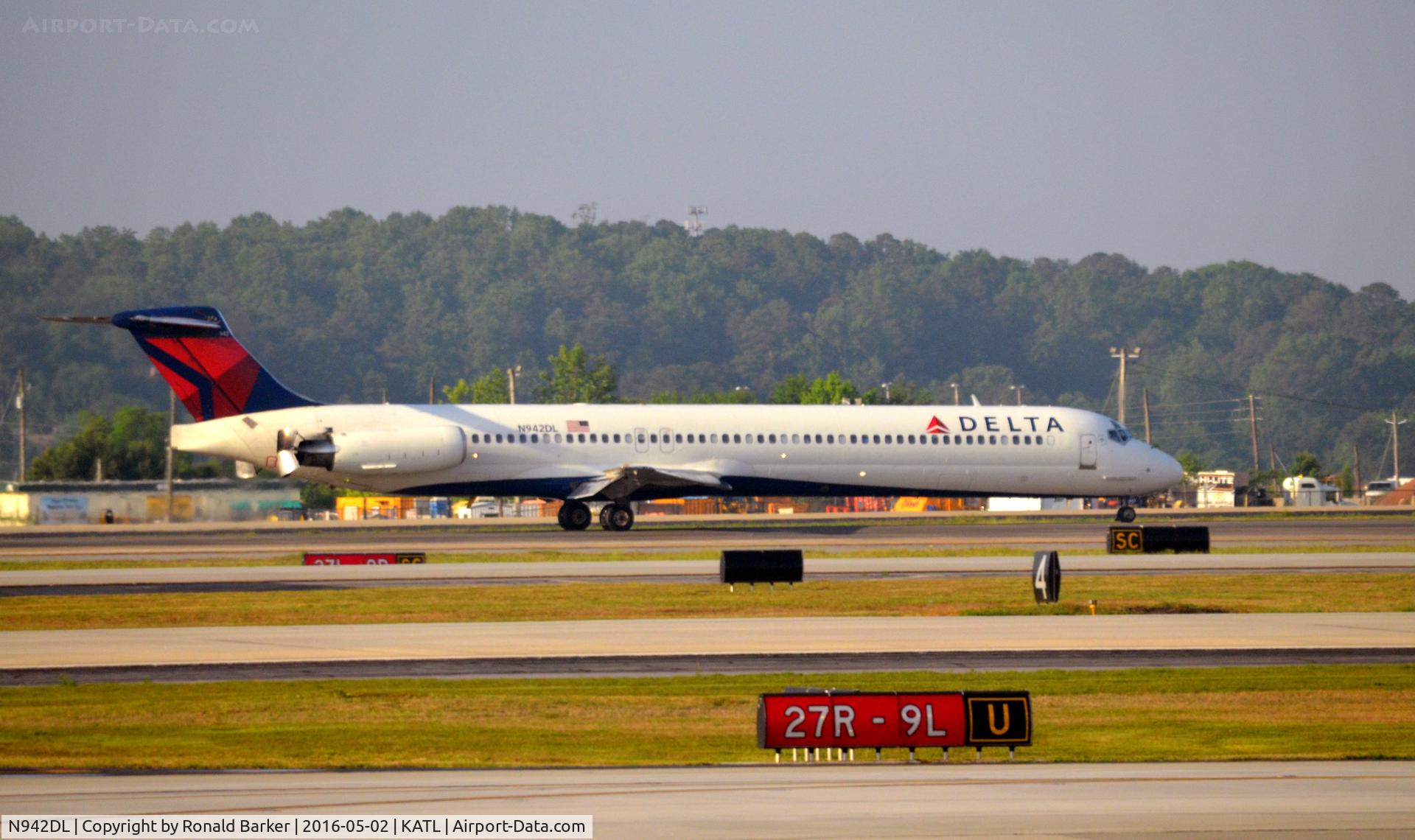 N942DL, 1989 McDonnell Douglas MD-88 C/N 49815, Landing Atlanta