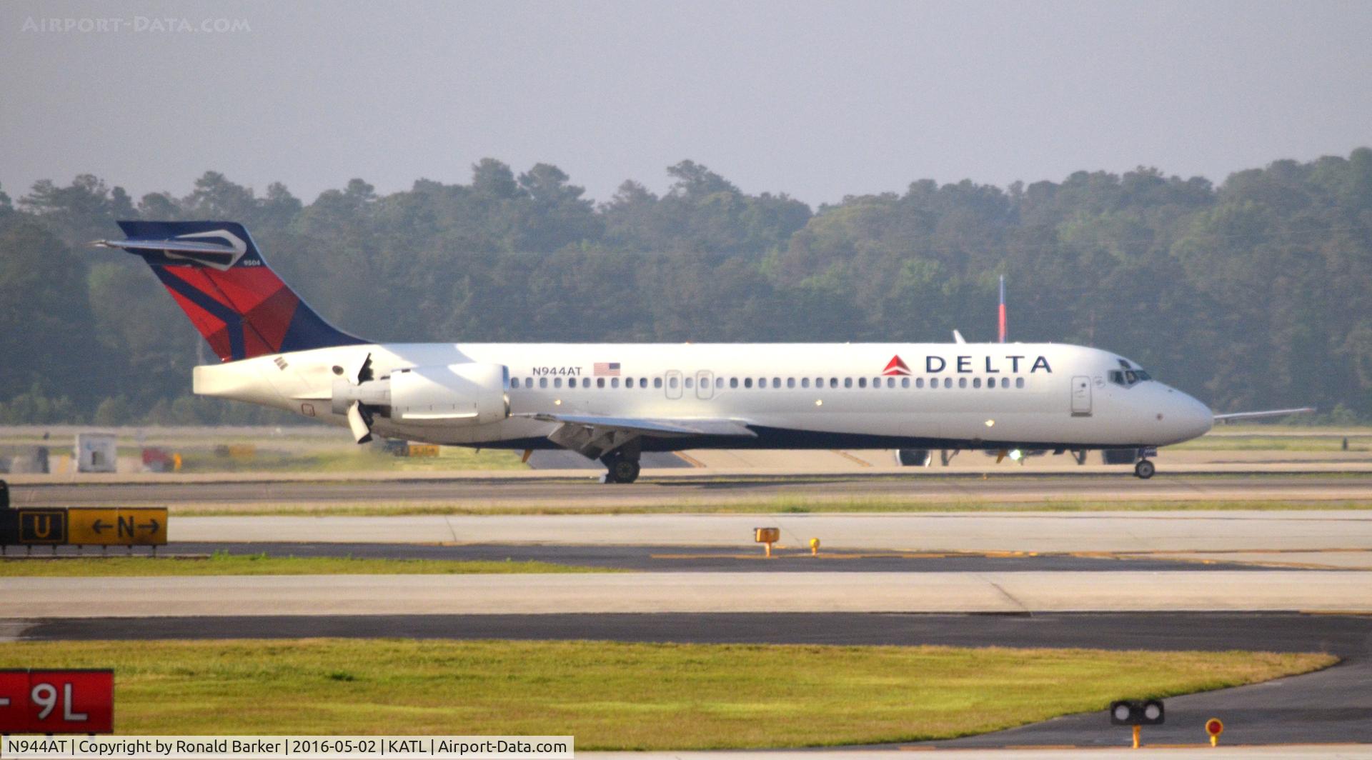 N944AT, 1999 Boeing 717-200 C/N 55007, Landing Atlanta